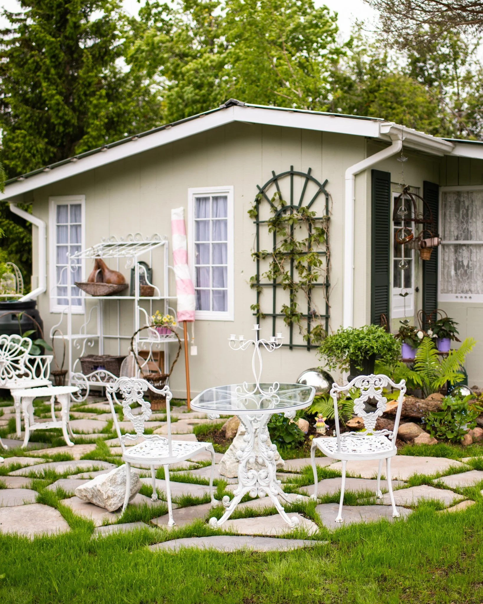 One often-overlooked detail in event planning is making sure guests have spaces to relax and mingle. While you&rsquo;re off taking your just-married photos, you want your friends and family to be happily engaged &ndash; not wondering where to sit or 