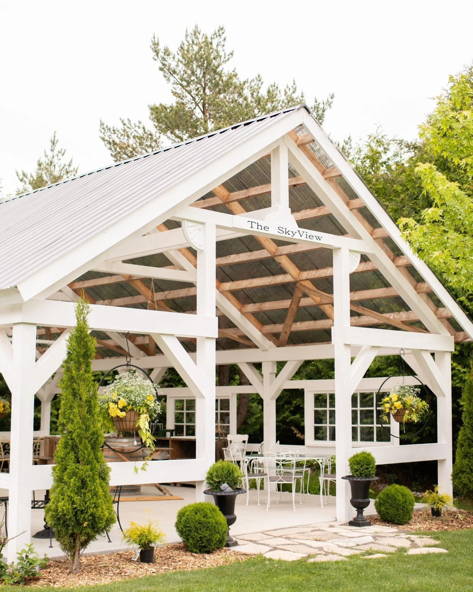 Relax &ndash; we&rsquo;ve thought of everything. Northview is fully licensed and AODA-accessible, with free parking and full washrooms. Everyone can celebrate comfortably in this English-country escape.🌿🥂✨♿

@alana.maria.photography 

#AccessibleWe