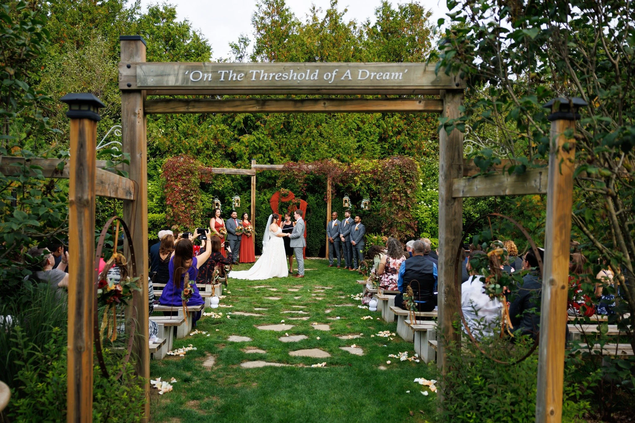 Where vows meet leaflight and linen skies, the ceremony arch feels tender before the first word is spoken. Every step toward it feels wrapped in bloom and quiet anticipation.

@kaylalefrancphoto 

www.northviewgardens.ca

#northviewgardens #peterboro