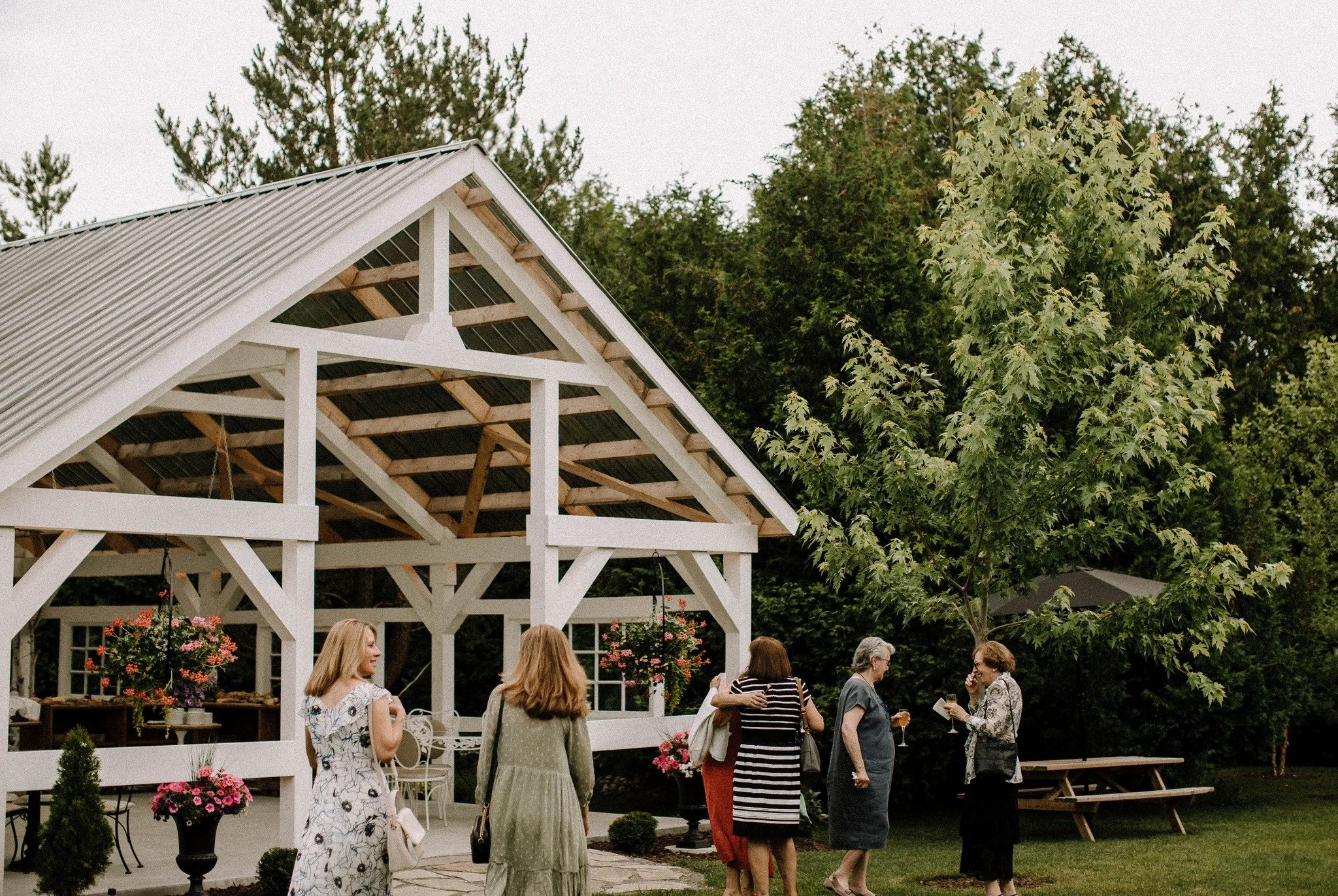 When the sky turns uncertain, the celebration still stays open to the breeze. SkyView offers a covered, airy place for guests to gather, sip, and settle into the day.

@aleishaboydphotography 

www.northviewgardens.ca

#northviewgardens #peterborough