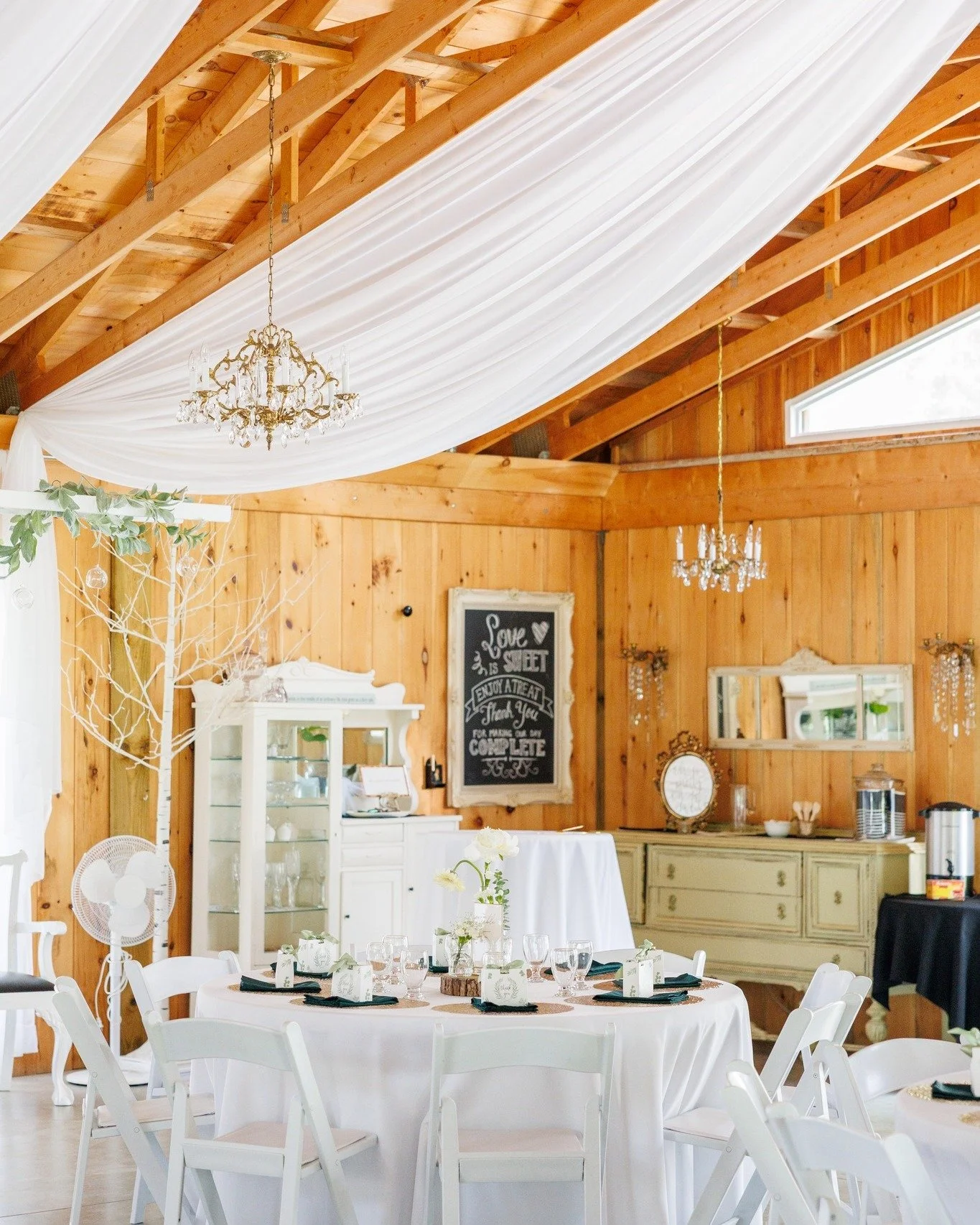 The first glimpse through the ivy-draped entrance and French doors is enough to set the evening&rsquo;s tone. It is a room made for breaths of wonder and the first clink of glasses.

@kaylalefrancphoto 

www.northviewgardens.ca

#northviewgardens #pe