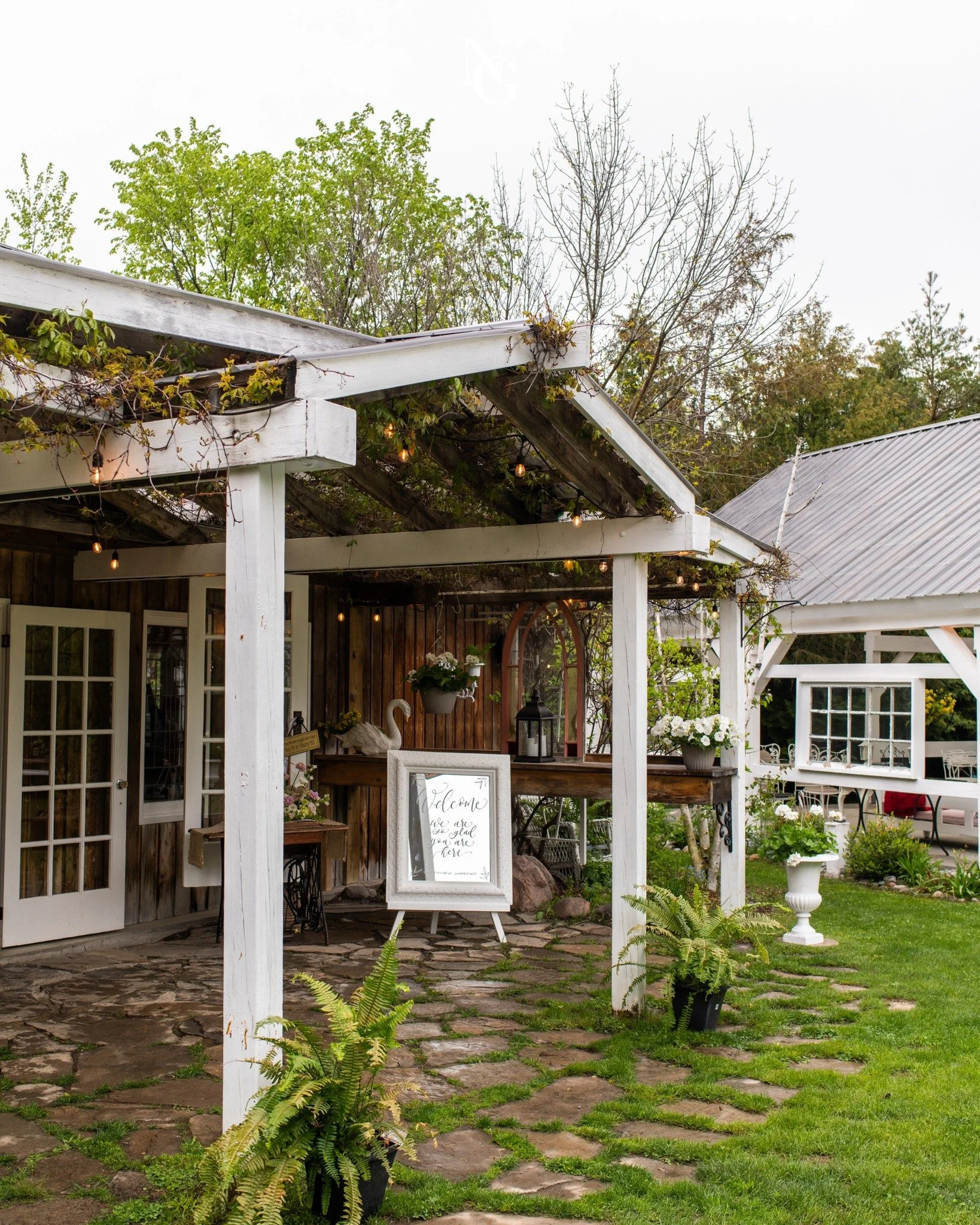 2.5 acres of tended gardens, vintage details, and the kind of stillness that makes everything feel golden. 🌸
This is Northview Gardens, and it's waiting for your love story.

www.northviewgardens.ca

#northviewgardens #peterboroughweddings #peterbor