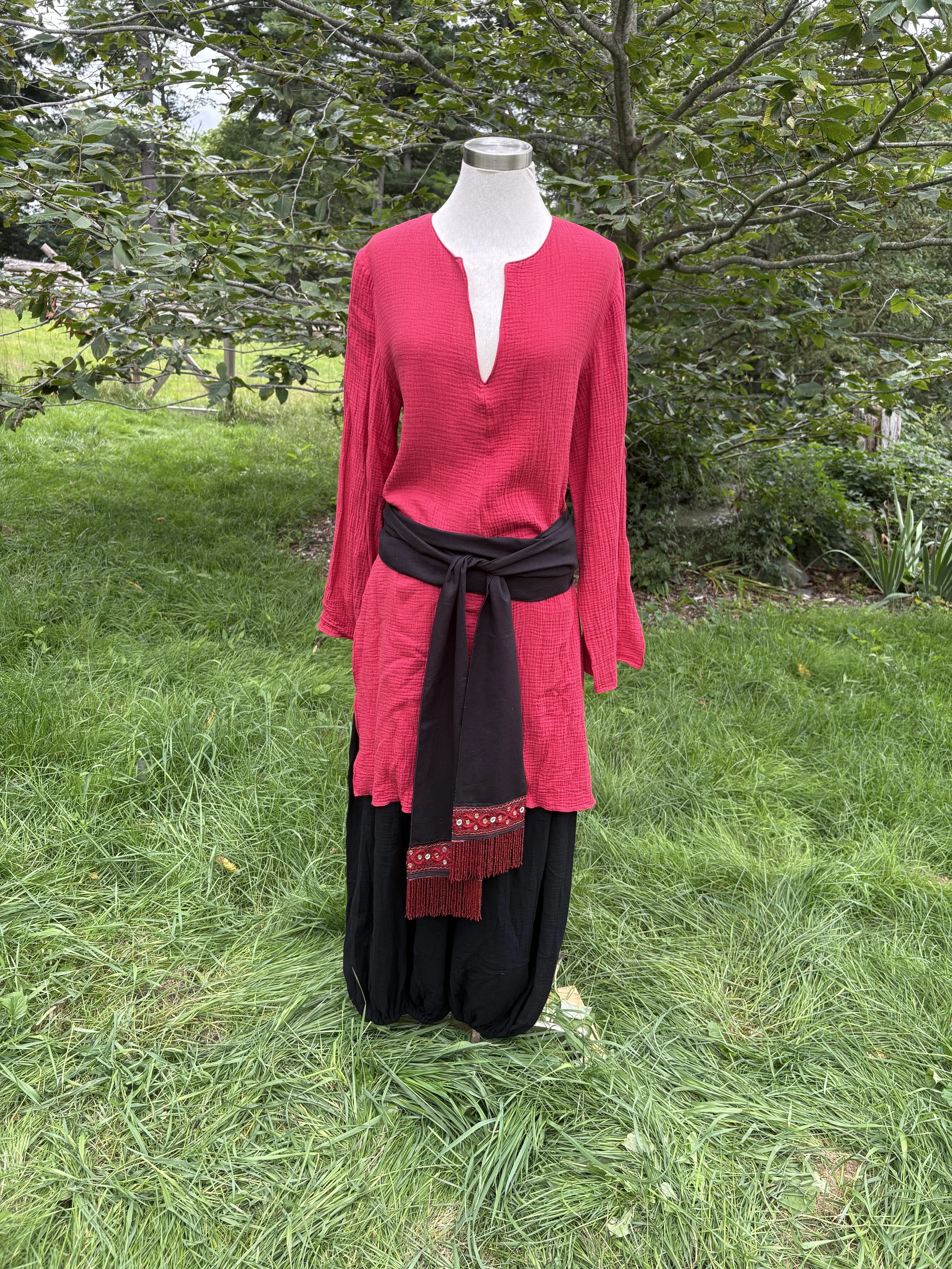 IMG_5890.jpeg Caft Crimson, Salv Blk, Sash Linen Blk:Bed.jpeg