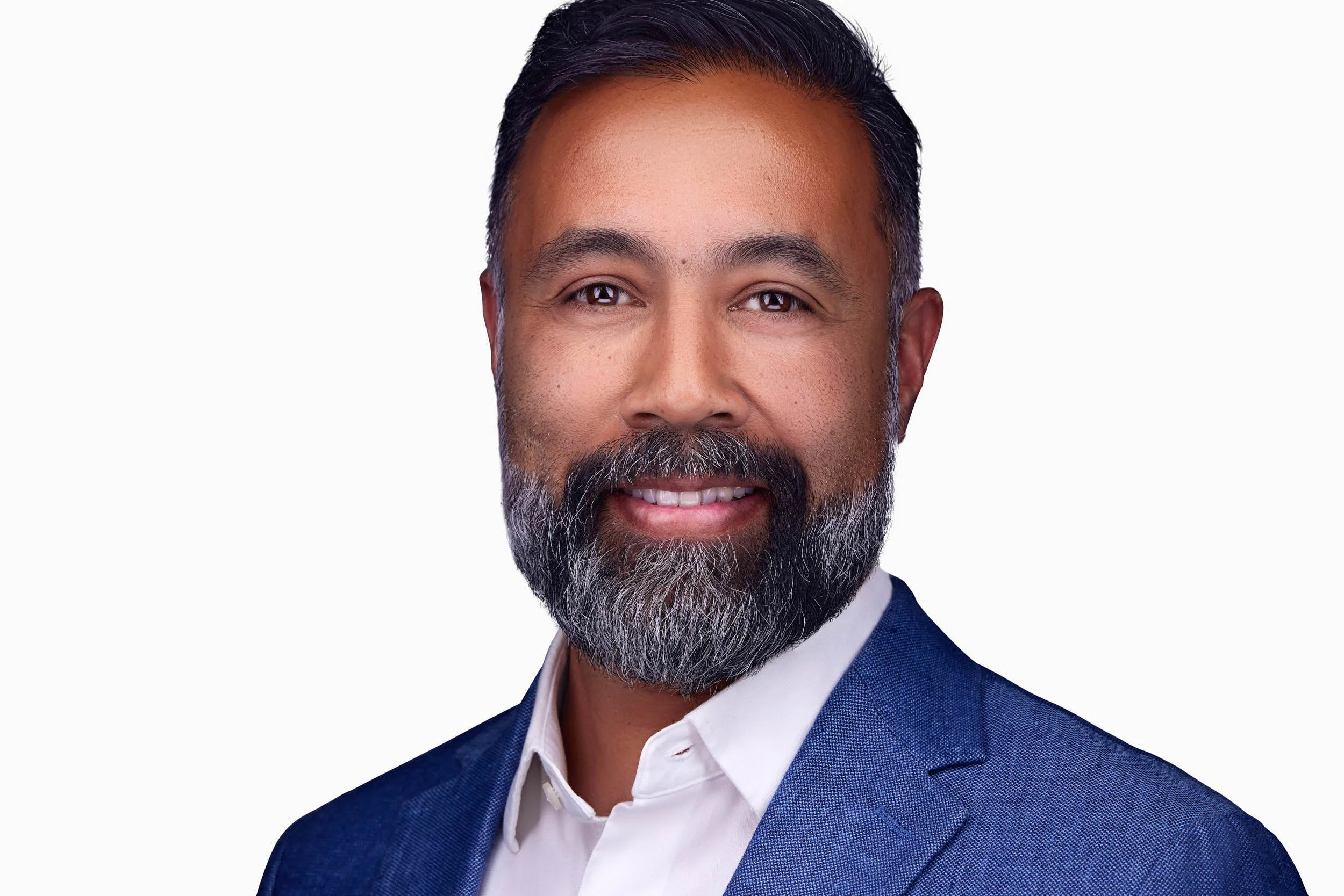 Comparison of AI headshot and real studio image