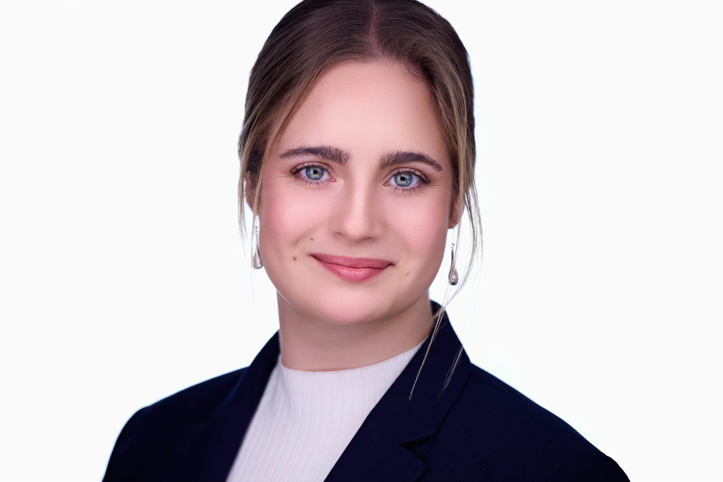 Facial expression coaching in action using the C.A.P. Expression Method™ Final professional headshot with confident, authentic expression.