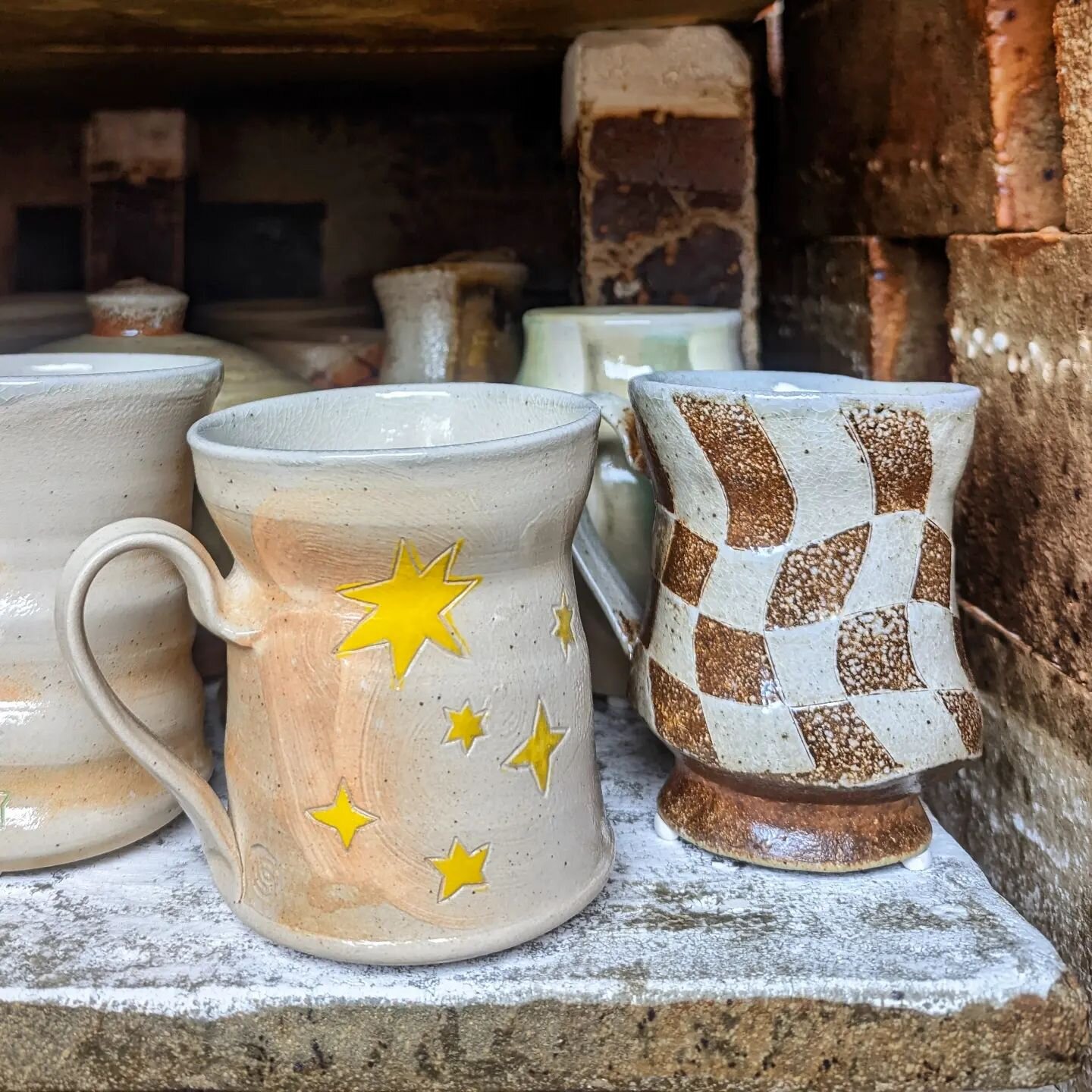 New soda pots! I'm really happy with our most recent soda firing with Mary Law. I got a lot of mugs out of this one! We're going to have a group sale at Mary's studio in West Berkeley on Nov 12, so save the date! I'll post more info soon.