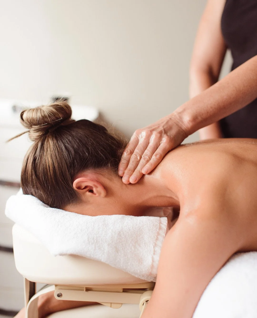 Massage isn&rsquo;t a luxury, it can be the difference between running on empty and feeling recharged. 

Here are 8 ways it supports your wellbeing:
✔️Stress melts away 
✔️Pain finds relief 
✔️Circulation gets a boost 
✔️Flexibility + mobility improv