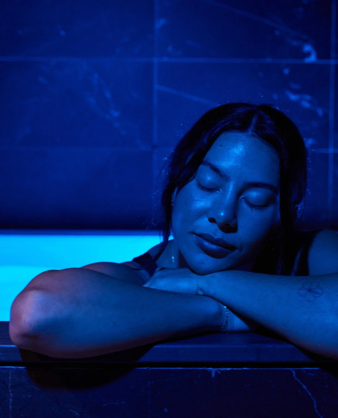 Cutting cortisol on your 2026 wellness wish list? 

Research shows that a single float can drop stress hormone levels by nearly a third! 

This is your sign it's time to turn off the holiday noise, lie back, and let your body reset, finally. 
.
.
.
#