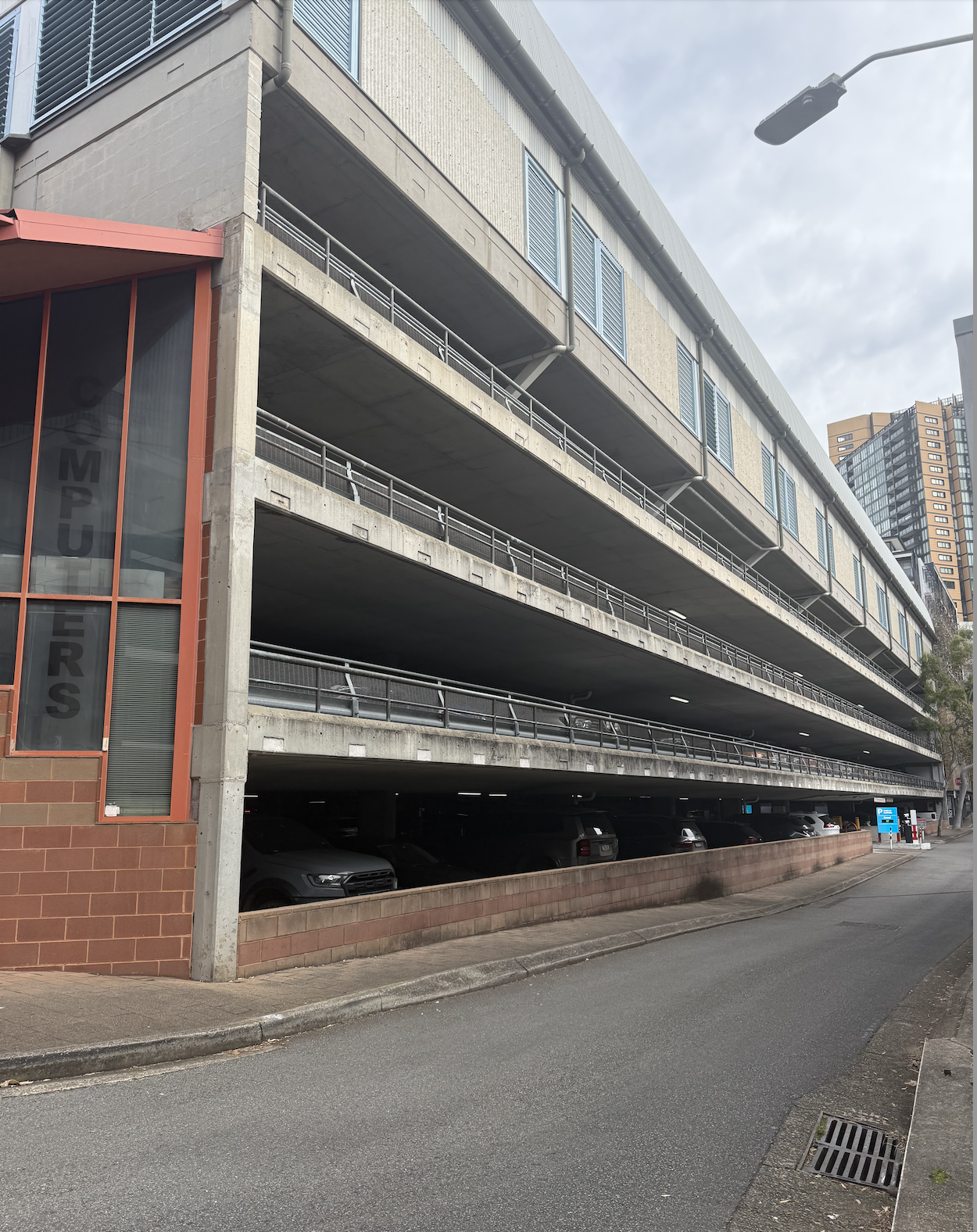 Car park for City Cave Crows Nest