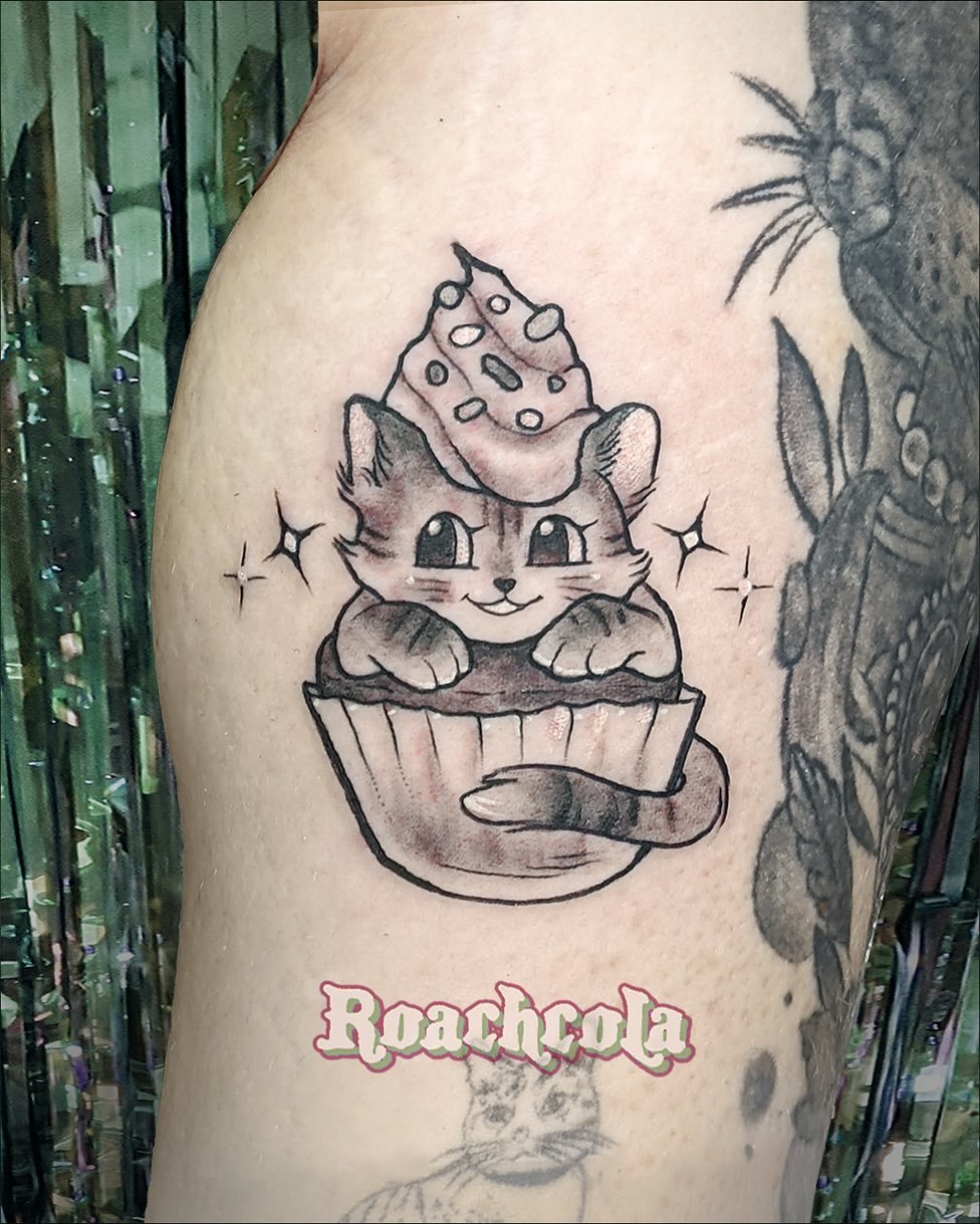 Another lil guy from my tea party flash, tag yourself im the super cute mouse on my way to give you flowers 🐭💐 

#cutetattooideas #cottagecoreart #disneylovers #htf #whimsy