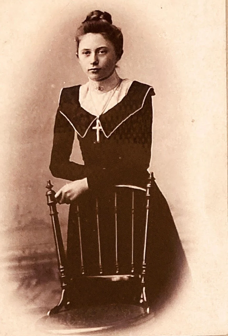  Portrait of Betsy 