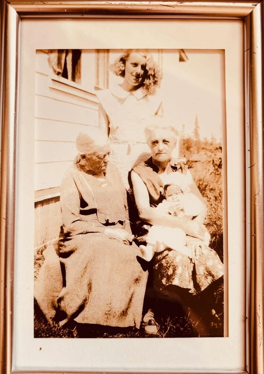  Frederikke, Betsy, Ellen and baby Betty, 1931, Swansonville 
