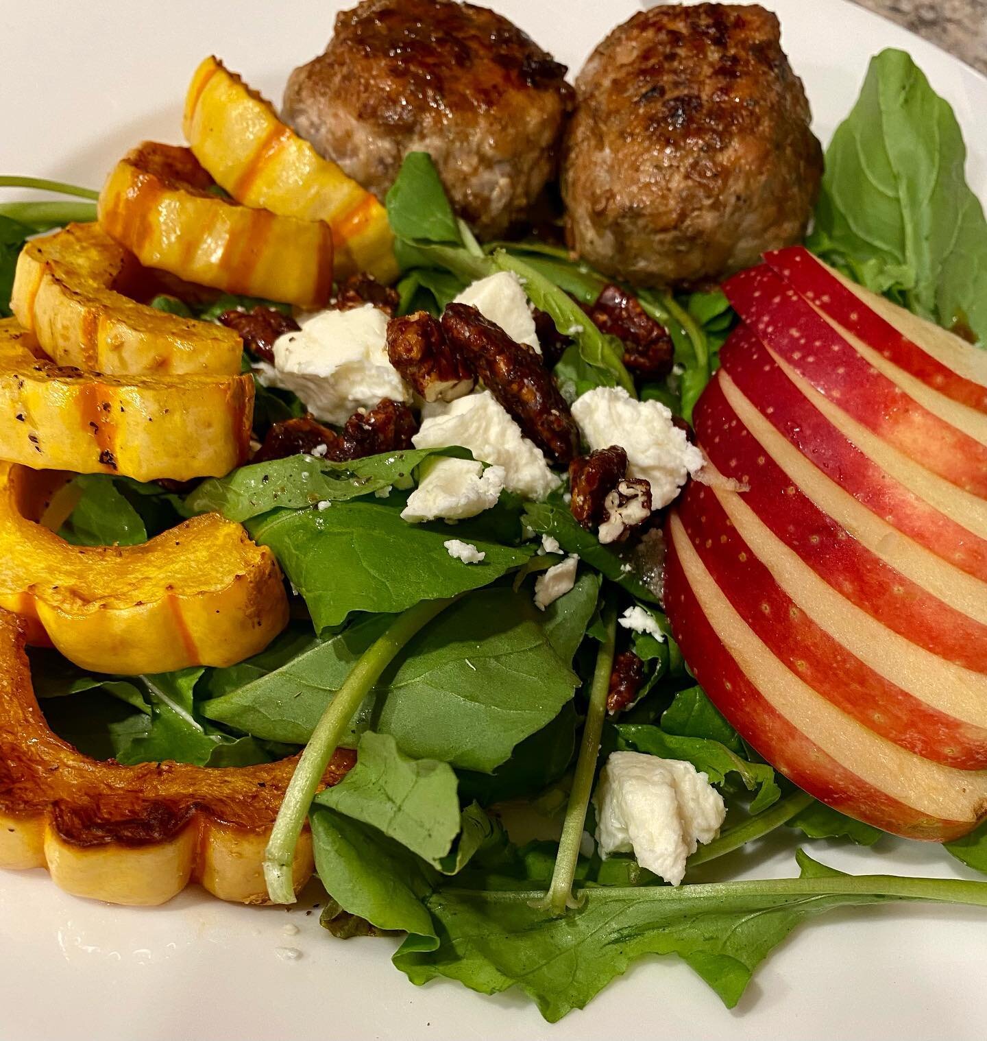 🍽 On the Menu 🍽

Turkey Meatballs with Delicata Squash and Arugula Apple Salad 🍎 

I feel like this recipe hits all the autumn notes! 

We use ground turkey and mix in grated apple, garlic, onion, sage and other spices to make sweet and savory mea