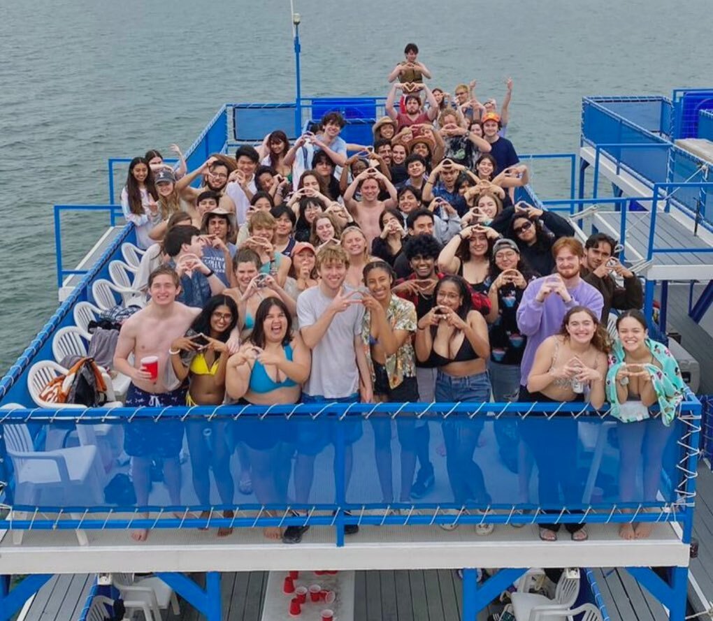 Horizons take on barge⁉️ What a great way to end the semester and congrats again to all the graduates! We&rsquo;ll see you guys in the fall ☀️
