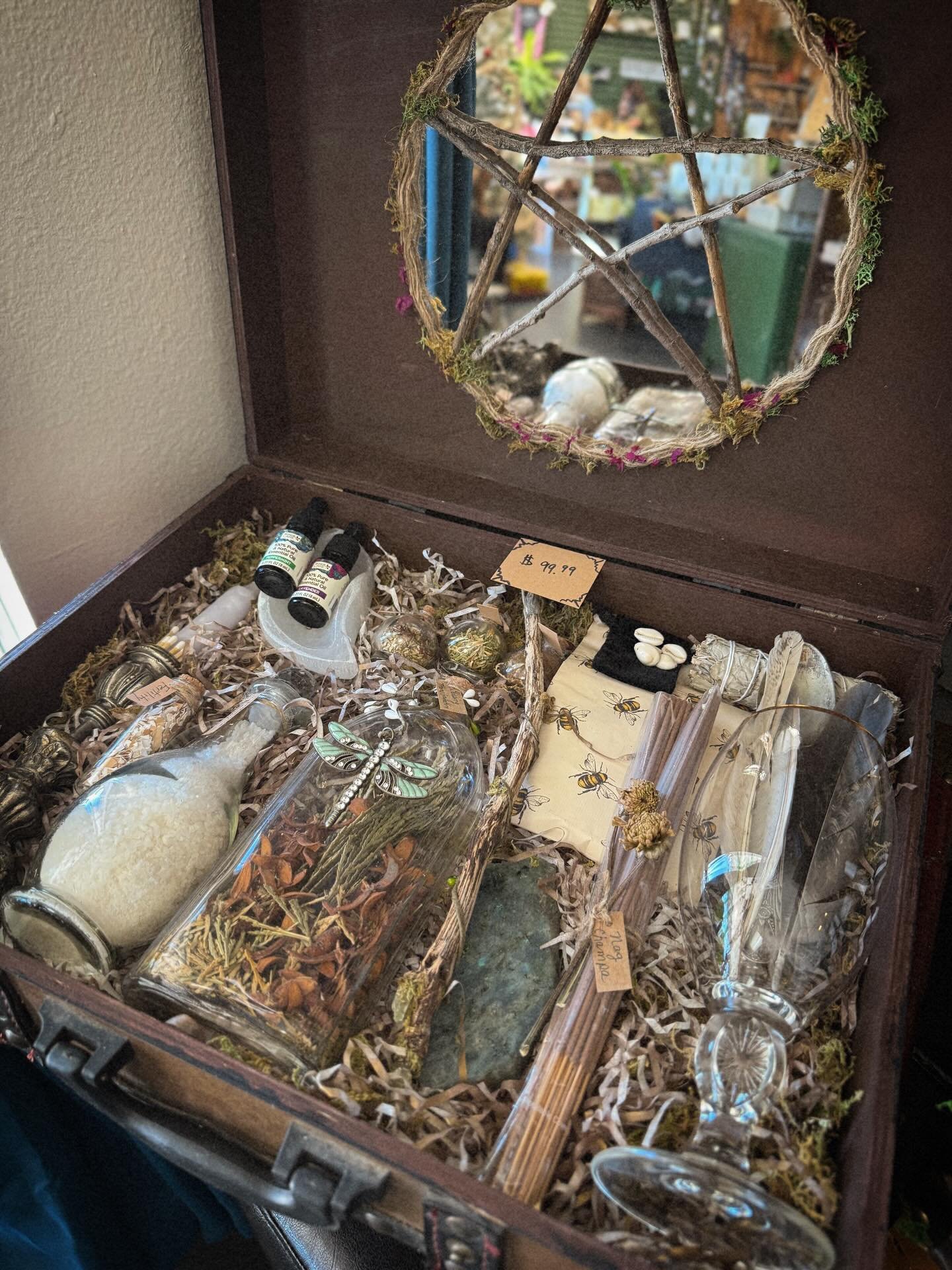 For the manifester, spell caster, energy mover in your life.🪄✨🌿🕯️
These kits are perfect for intention setting, ritual work, grounding your energy, and creating sacred moments that feel both personal and powerful.⚡️