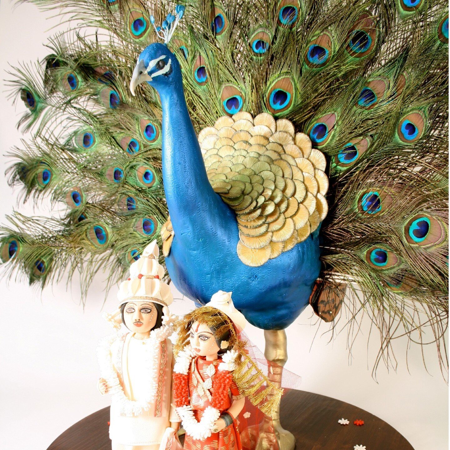 Cakes really do come in every size and shape, don't they? 😮

#peacock #sculptedcake #weddingcake #birthdaycake #fondant #sugarart #duffgoldman #charmcitycakes #cakeart #cake
