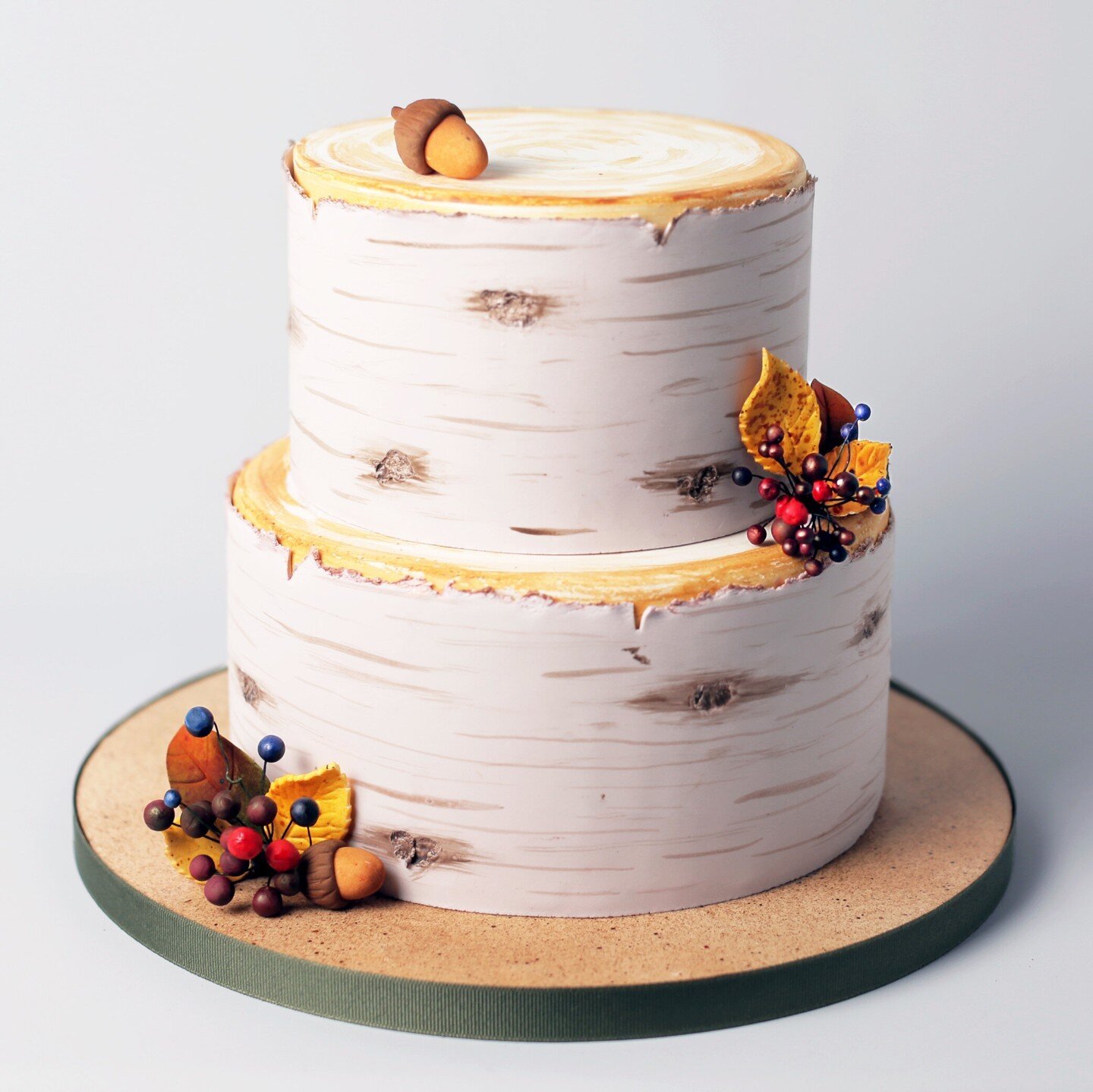 Feeling stumped on how to celebrate that special someone? Check out our birch tree lil cake! We have over 50 predesigned cakes that can fit the attitude of any occasion! 

#fall #cake #birthdaycake #acorn #birchtree #treecake #stumpcake #birchbark #a