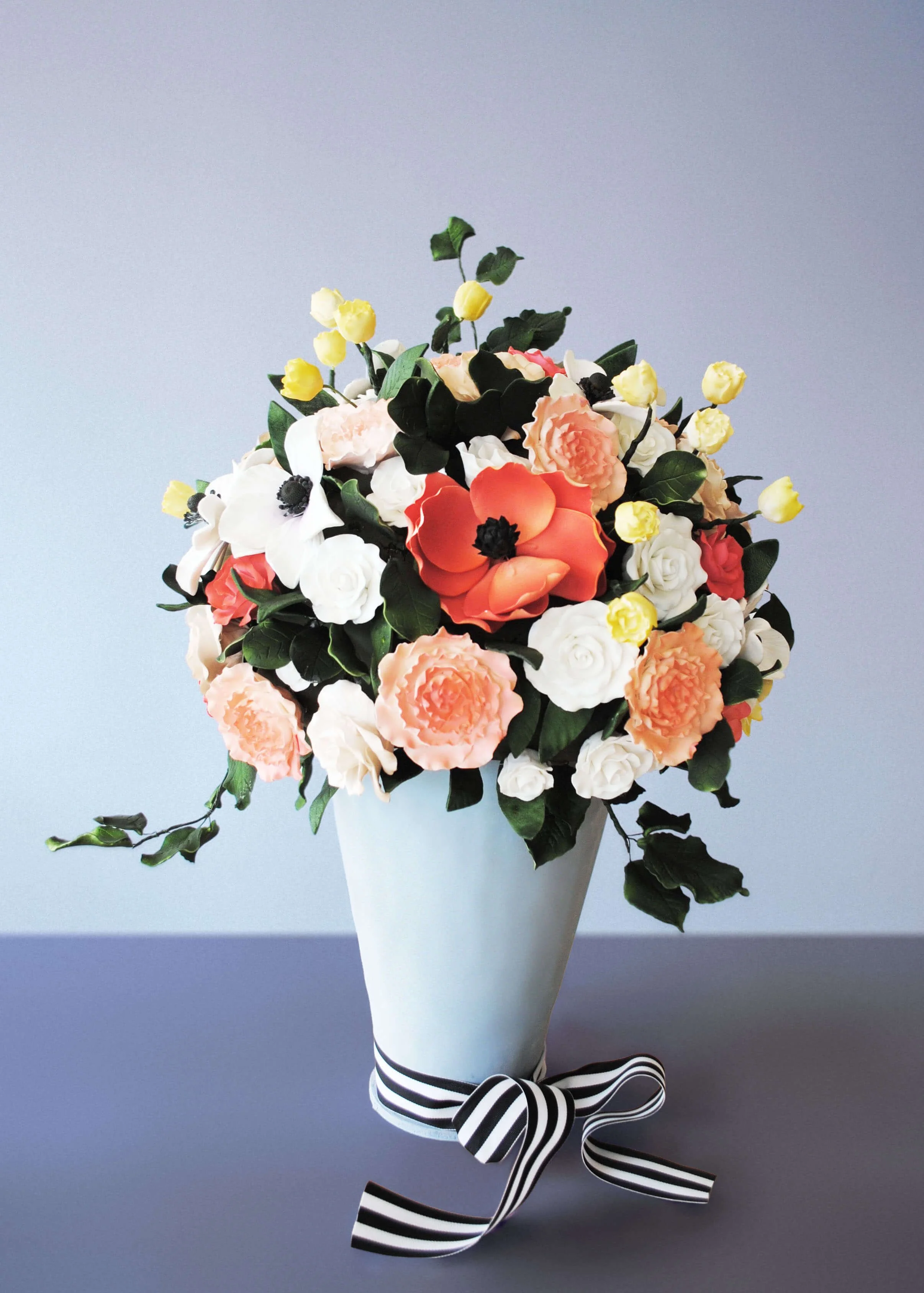 Vase-sugar-flowers-cake.jpg