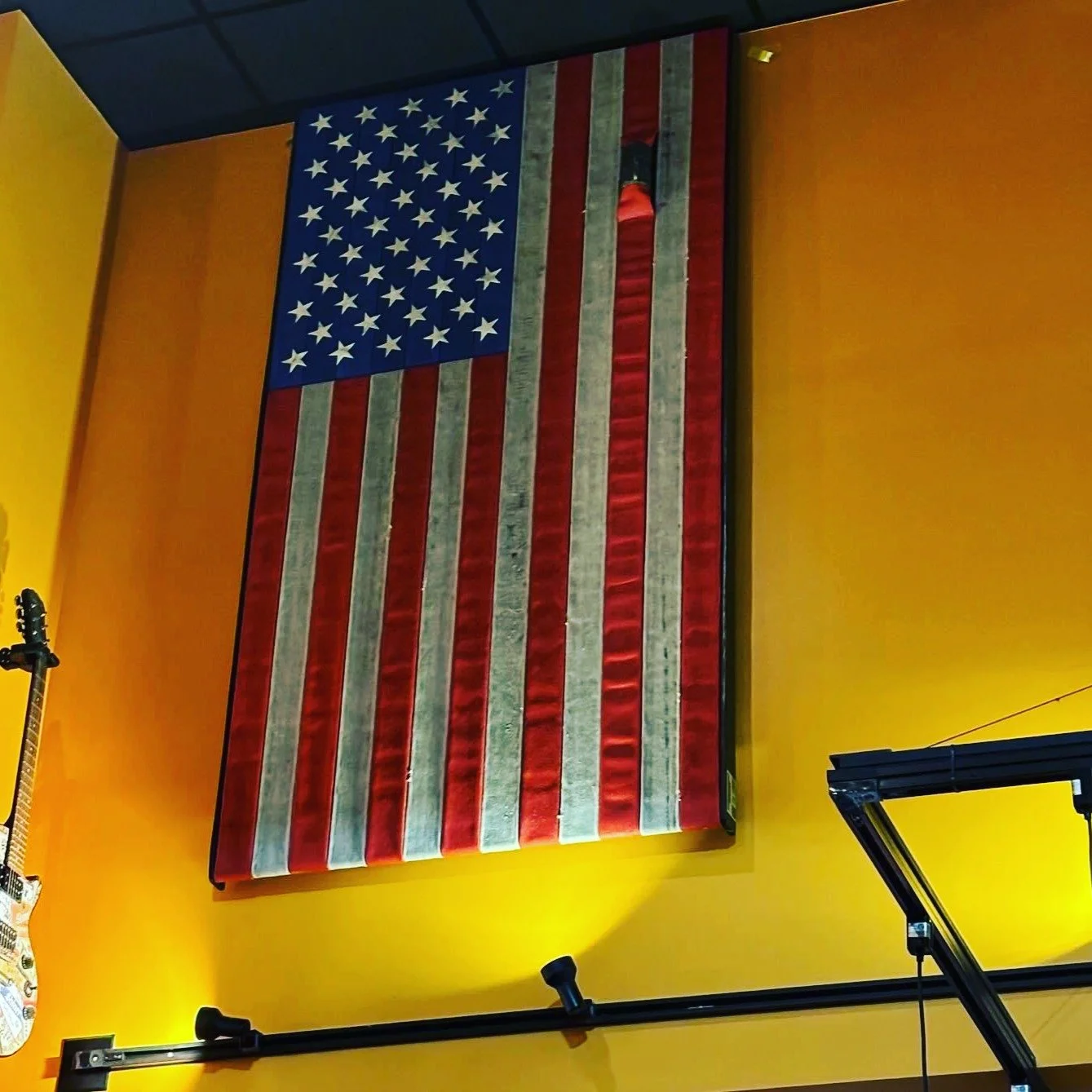 🇺🇸 One Year Anniversary! 🎉
Tomorrow we celebrate one incredible year since we unveiled Flags #88 &amp; #89 at @triedandtruealehouse &ndash; @greenwoodindiana . 🍻

On October 19, 2024, we revealed two special pieces:
🔥 Flag #88 &ndash; Vertical, 