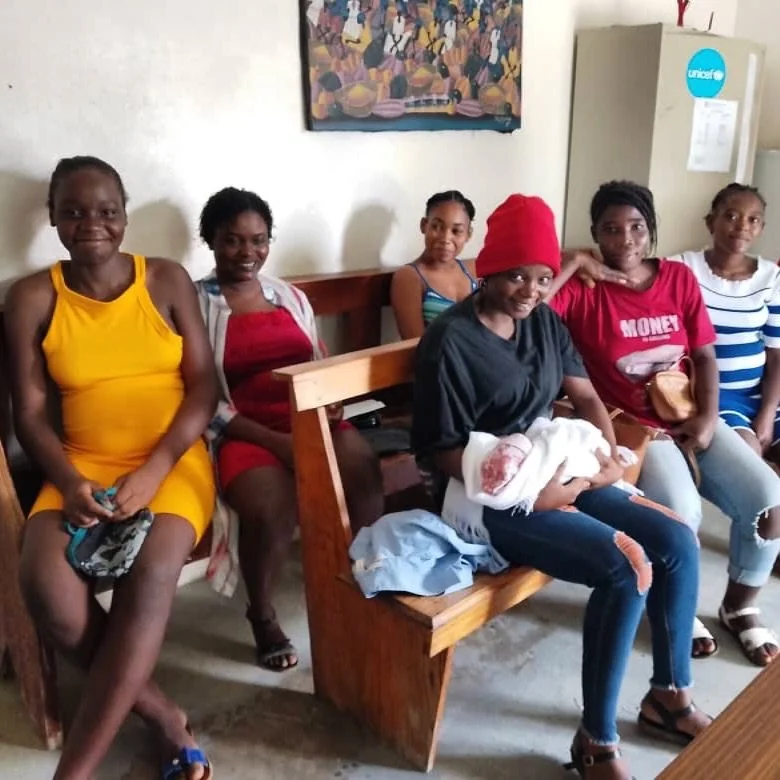 A busy morning at our maternity center in Lahoye last week 🤰🏾 
Women in this remote area are able to receive pre and post natal care and labor and delivery services thanks to our dedicated staff. #projectmedishare #haiti #ayiti #maternalhealth