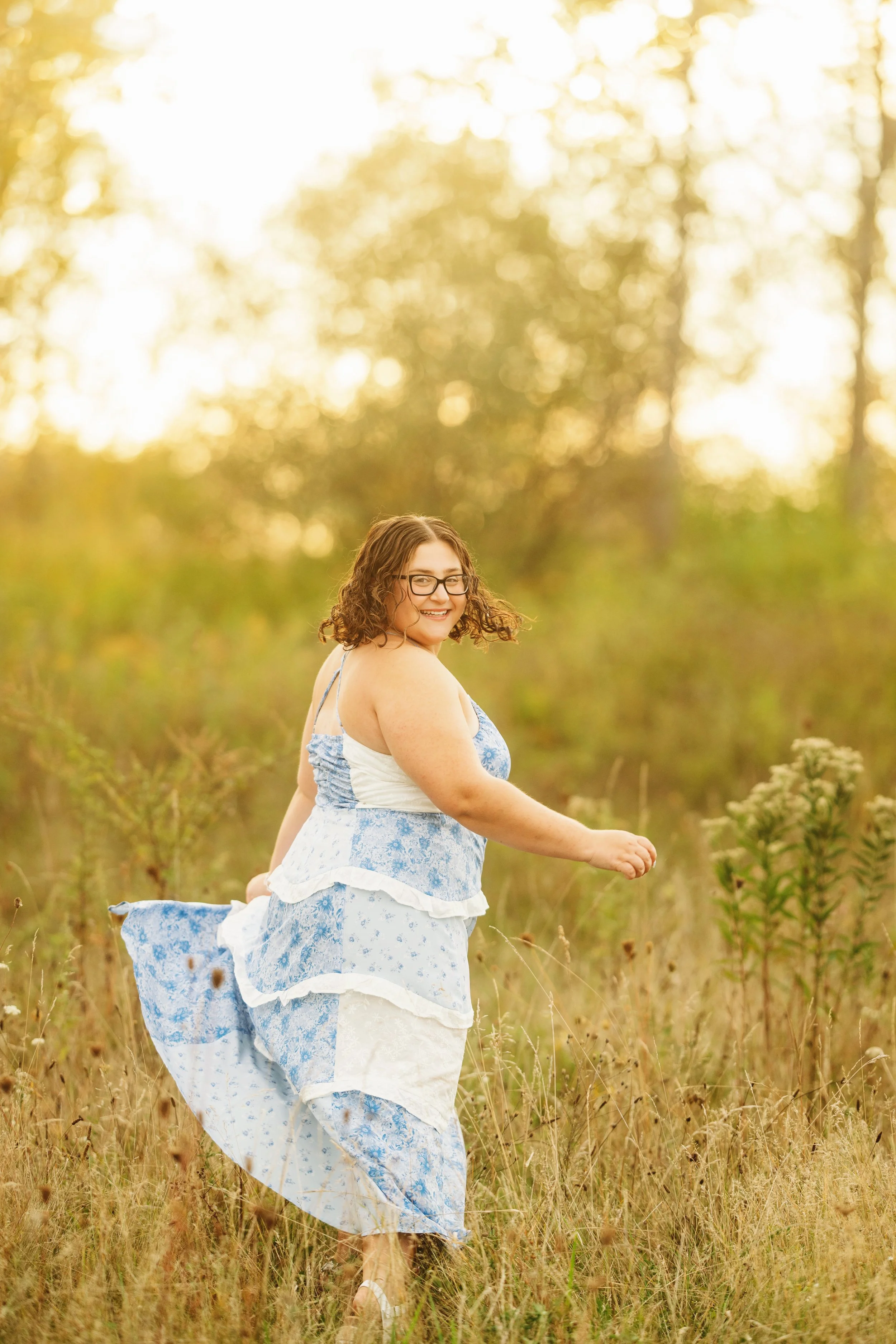 Senior pictures in field | Buffalo NY