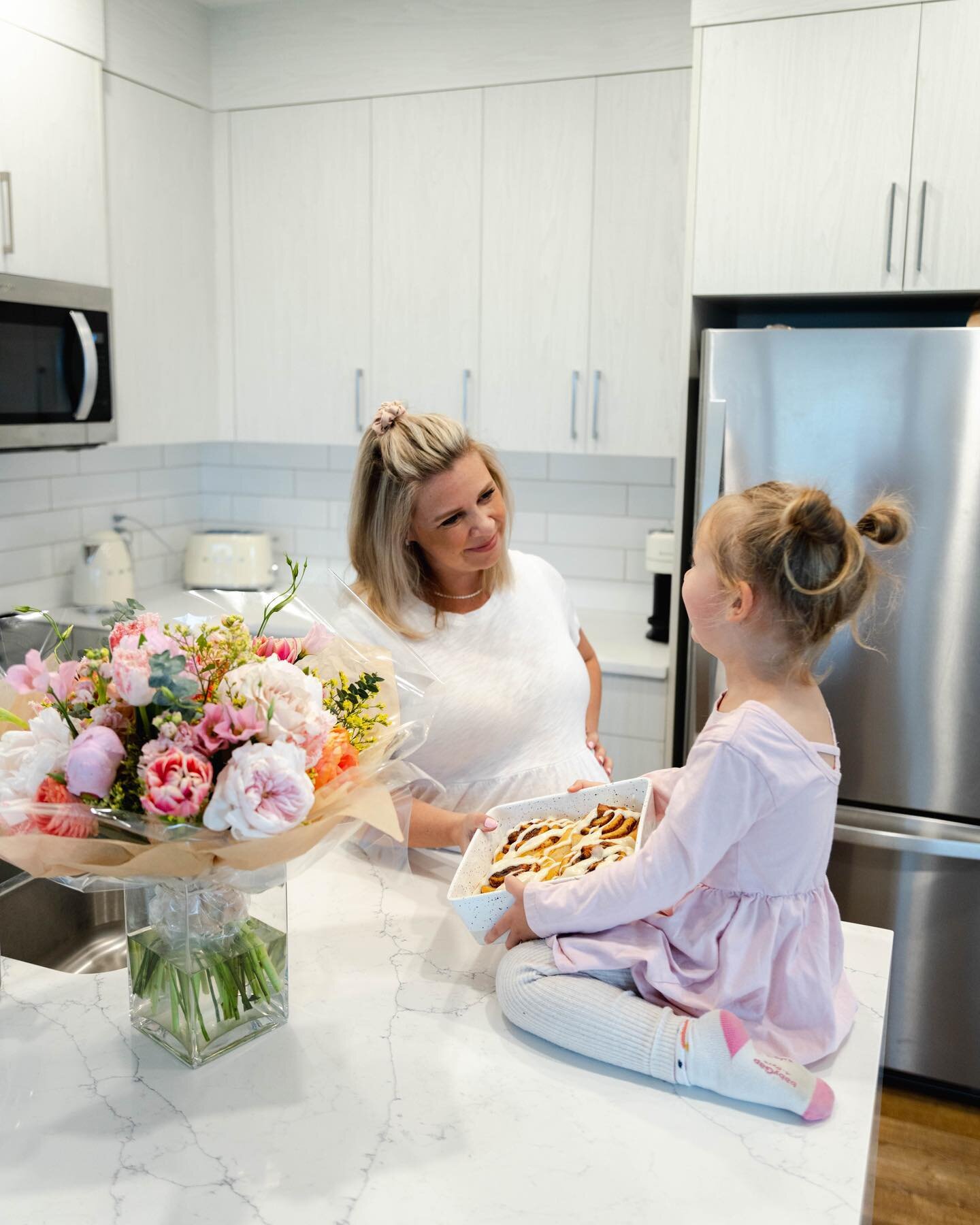 MOTHER&rsquo;S DAY GIVEAWAY 💐
We&rsquo;ve partnered with our friends at @fallforflorals for your chance to win the best gift to give your mom this #mothersday, cinnamon buns and flowers!
To enter, follow @bigbunsclub and @fallforflorals and tag a fr