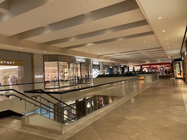 South Coast Plaza in Los Angeles - Trendy Shopping Hub in Orange