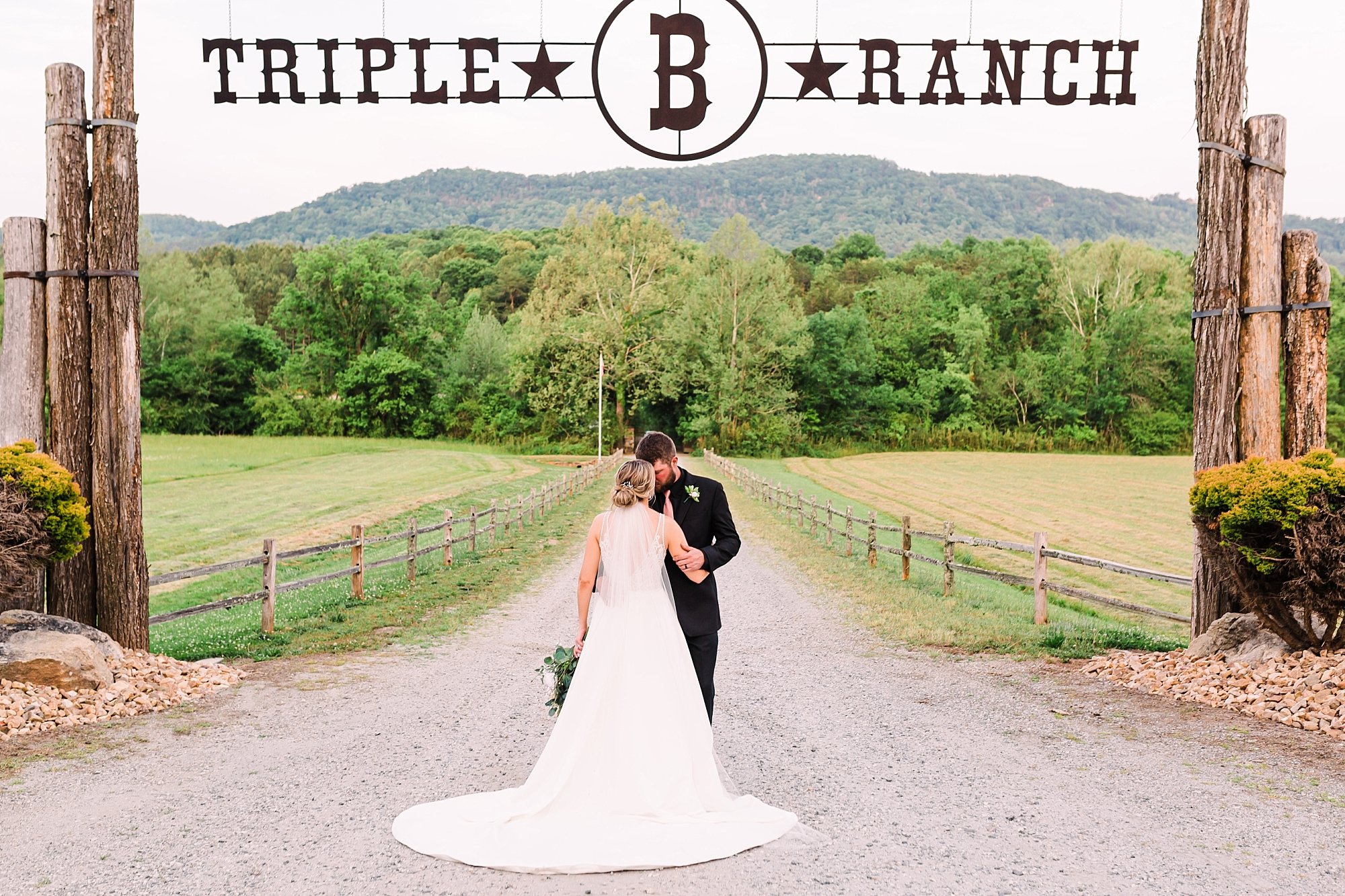 Triple-B-Ranch-Asheville-Wedding-Photographer-Melissa-McElrath-Photography-_0047.jpg