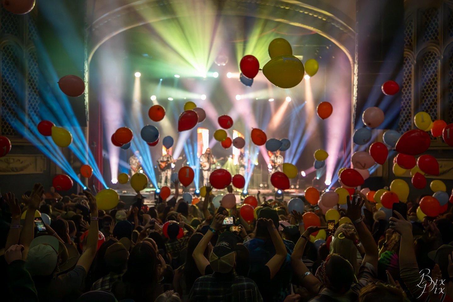 2025 is on the horizon, folks 🎈Time keeps on flying by so don&rsquo;t miss your chance to join us for our NYE bash 🍾

12/27 &bull; Ardmore, PA &bull; @ardmoremusichall 
12/28 &bull; Baltimore, MD &bull; @unioncraftbrewing 
12/30-31 &bull; Wilmingto
