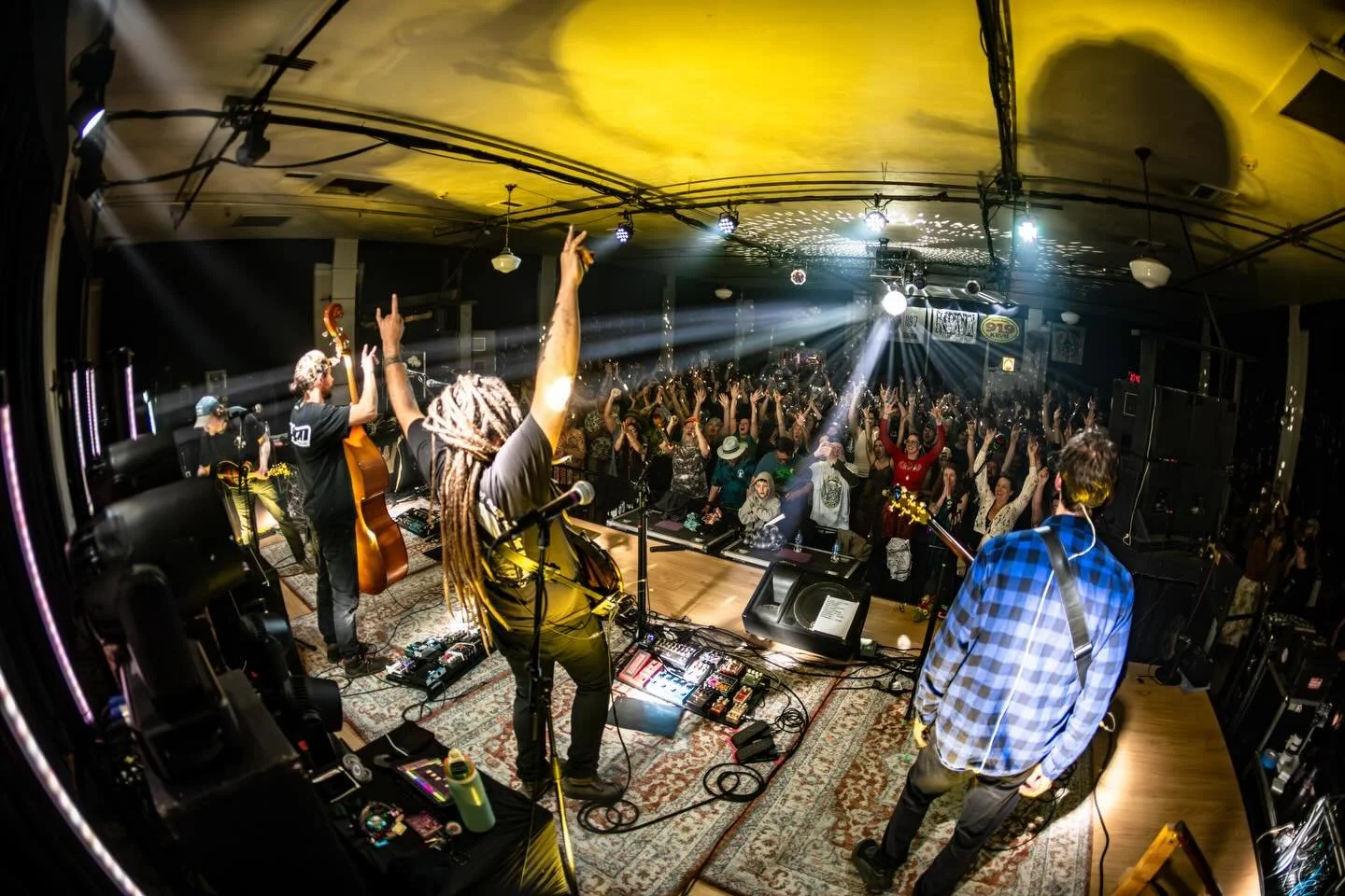 WOW Eugene, that was great 😲 Pulling into @mtbachelor for RendezVan - we hit the stage at 4:30pm 🏞️

📸: @stewbixpix