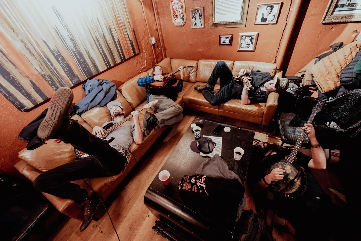 &lsquo;Nuff layin&rsquo; around, y&rsquo;all 🙅&zwj;♂️ Less than 2 weeks &lsquo;til we hit the west coast with our pals @watertowerband 💧🗼 Get those tix and we&rsquo;ll see ya out there! 

🎟️ &rarr; Link in bio / story 

📸: @taragracerfoto