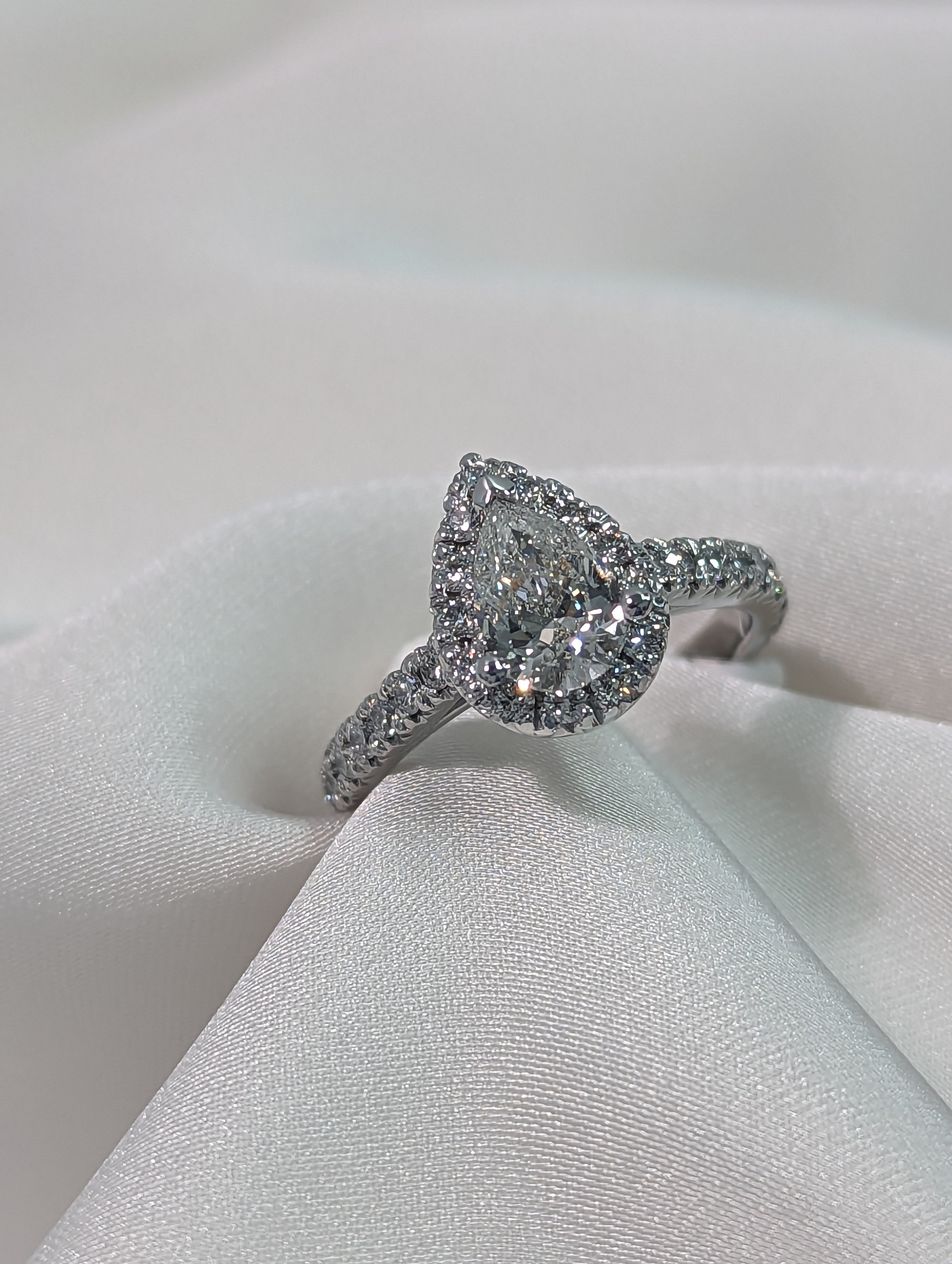 18kt White Gold Diamond Ring