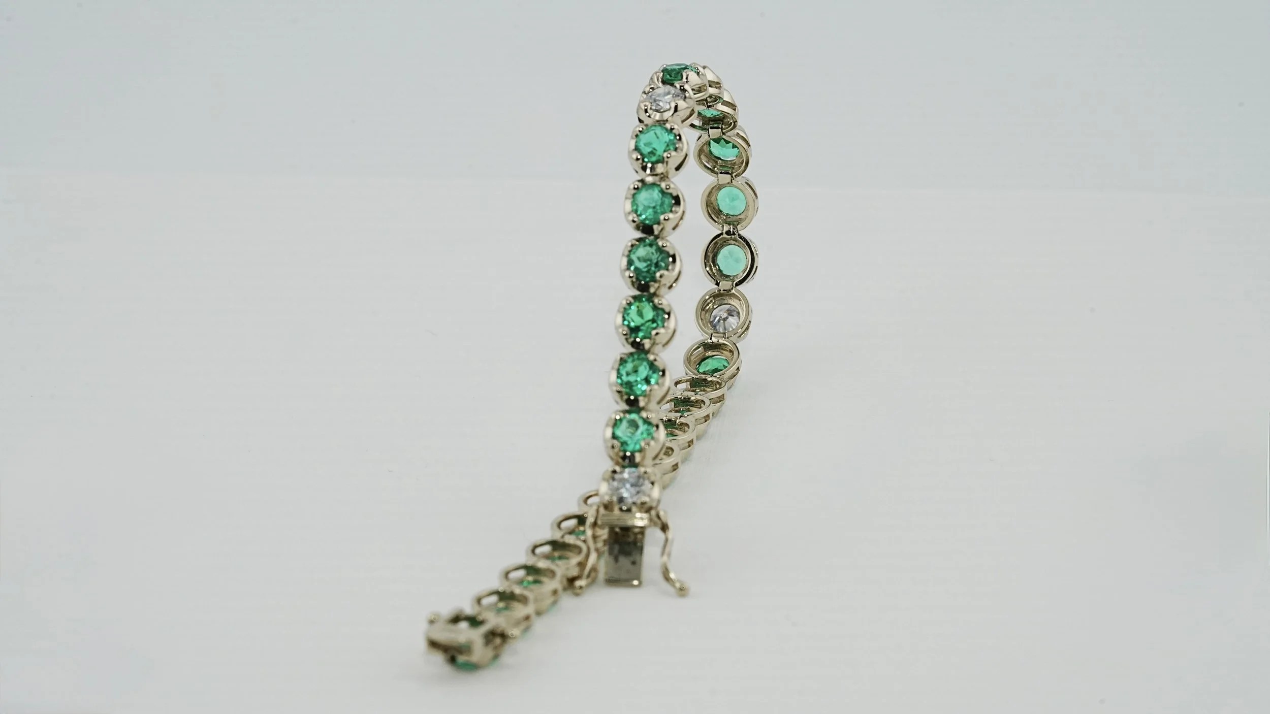 18kt White Gold Lab Emerald Tennis Bracelet with Diamonds- SQ0296885