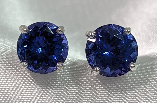 tanz studs .png