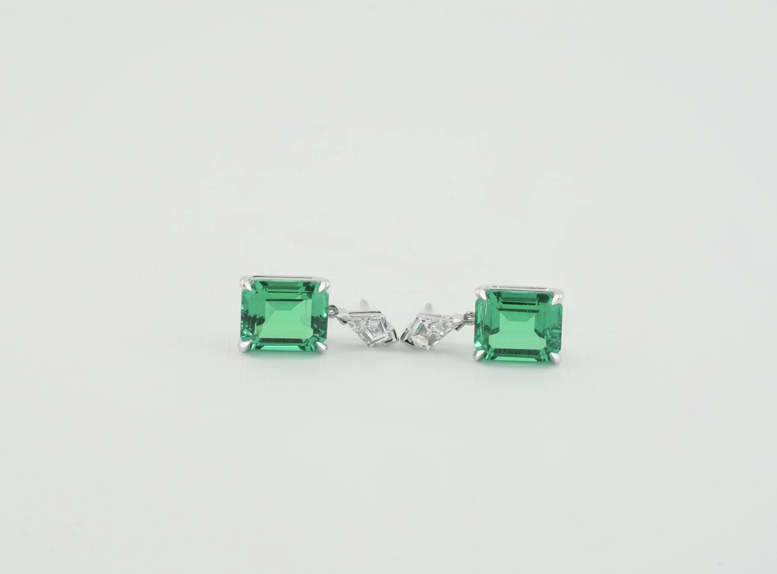 18kt White Gold Lab Diamond and Emerald Earrings- SQ0048219