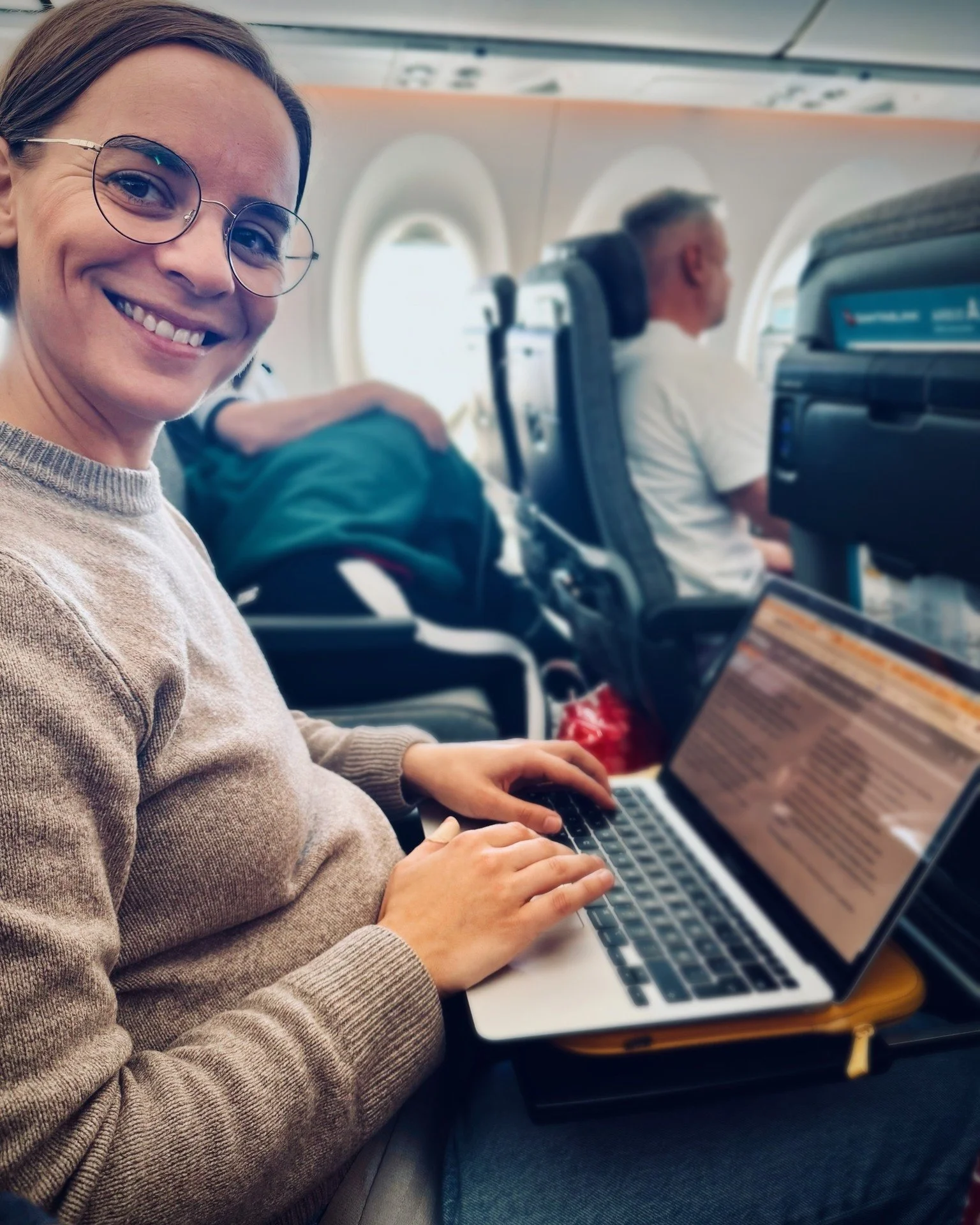 Agentin terveiset tien päältä!
Koronapandemian myötä etätyöskentelystä on tullut pysyvä ja mielestäni myös toimiva osa työelämää. Raitalan kaltaiselle yritykselle etäty&