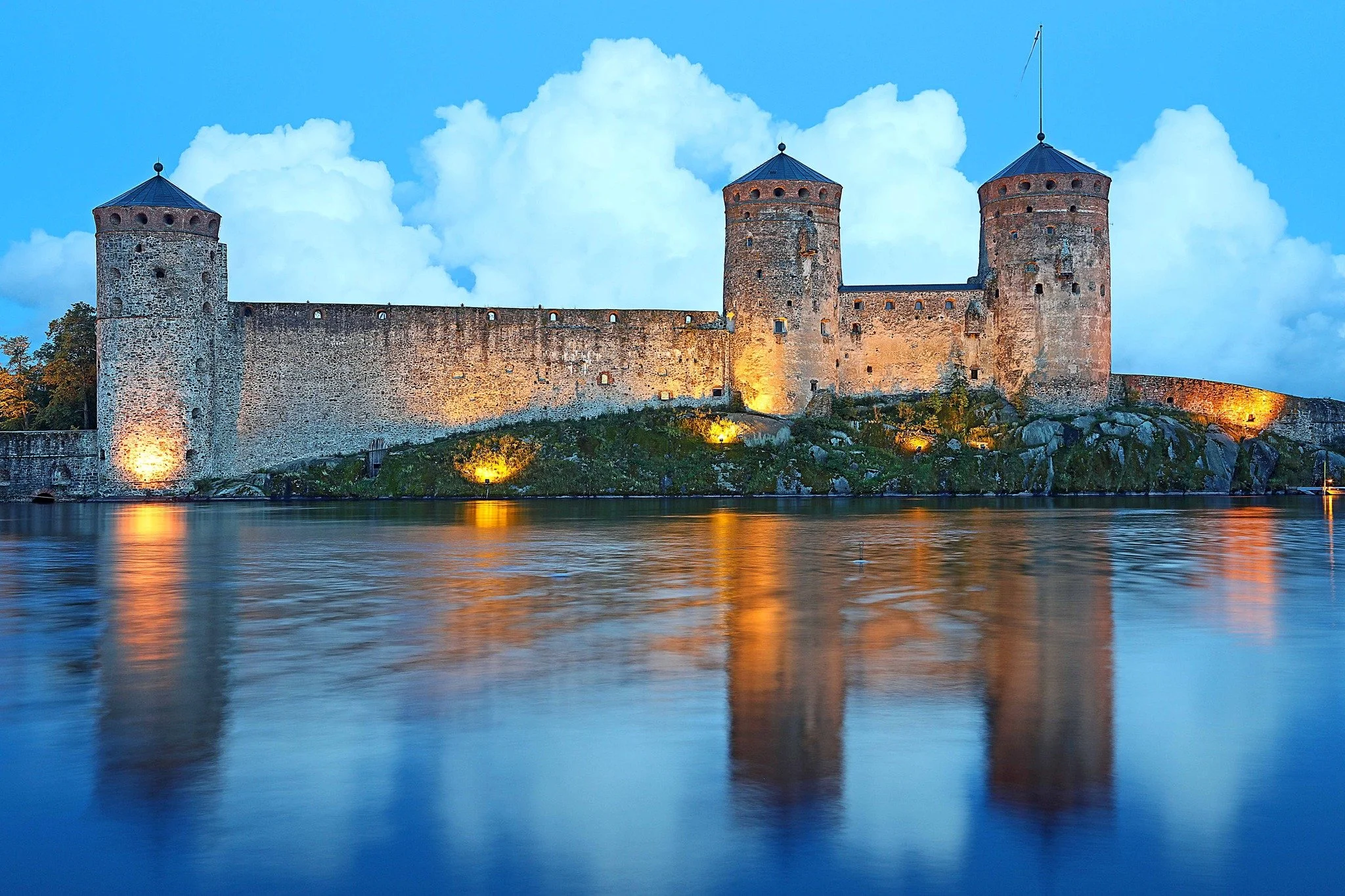 Lipunmyynti on alkanut Ricky-Tick Big Band & Julkinen Sana -yhtyeen EloJubilee-keikalle 15.8.26! 💥
Viimeksi, kun yhtye esiintyi Olavinlinnassa vuonna 2022, keikka-arvion otsikko Itä-Savossa kuului "Ricky-Tick Big Band & Julkinen s