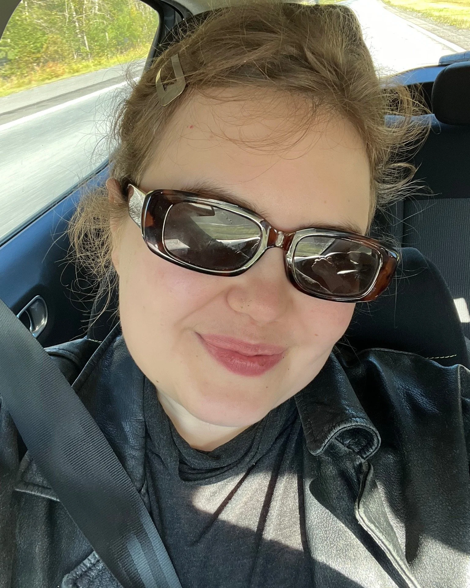 Artistin avaus - viikon p&auml;&auml;tteeksi saamme kuulla viel&auml; kahden postauksen verran Helmin mietteit&auml; muusikon urasta 🤩

🌻 Helmi Antila, mik&auml; oli ensimm&auml;inen soittimesi?
Mun eka soitin oli viulu. Aloitin sen 4-vuotiaana, ja