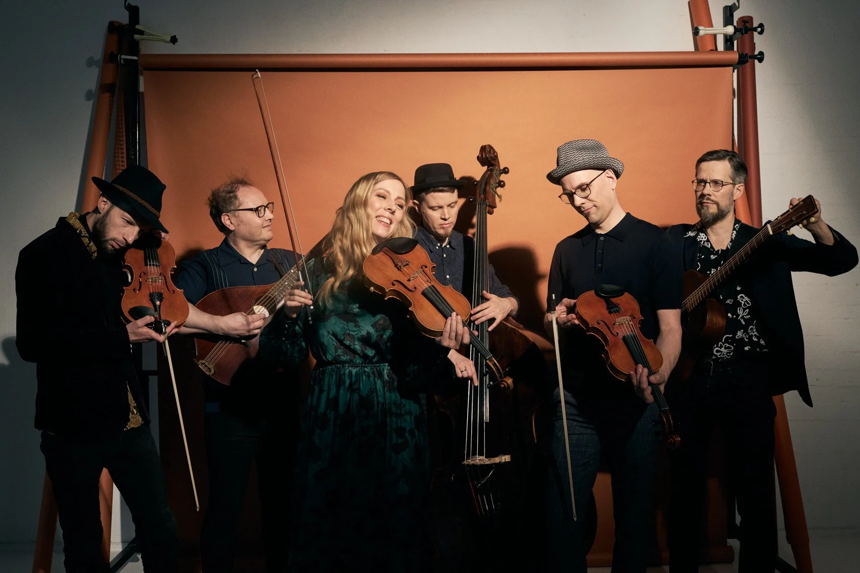 Ennakkoluuloton nykykansanmusiikkiyhtye Frigg.