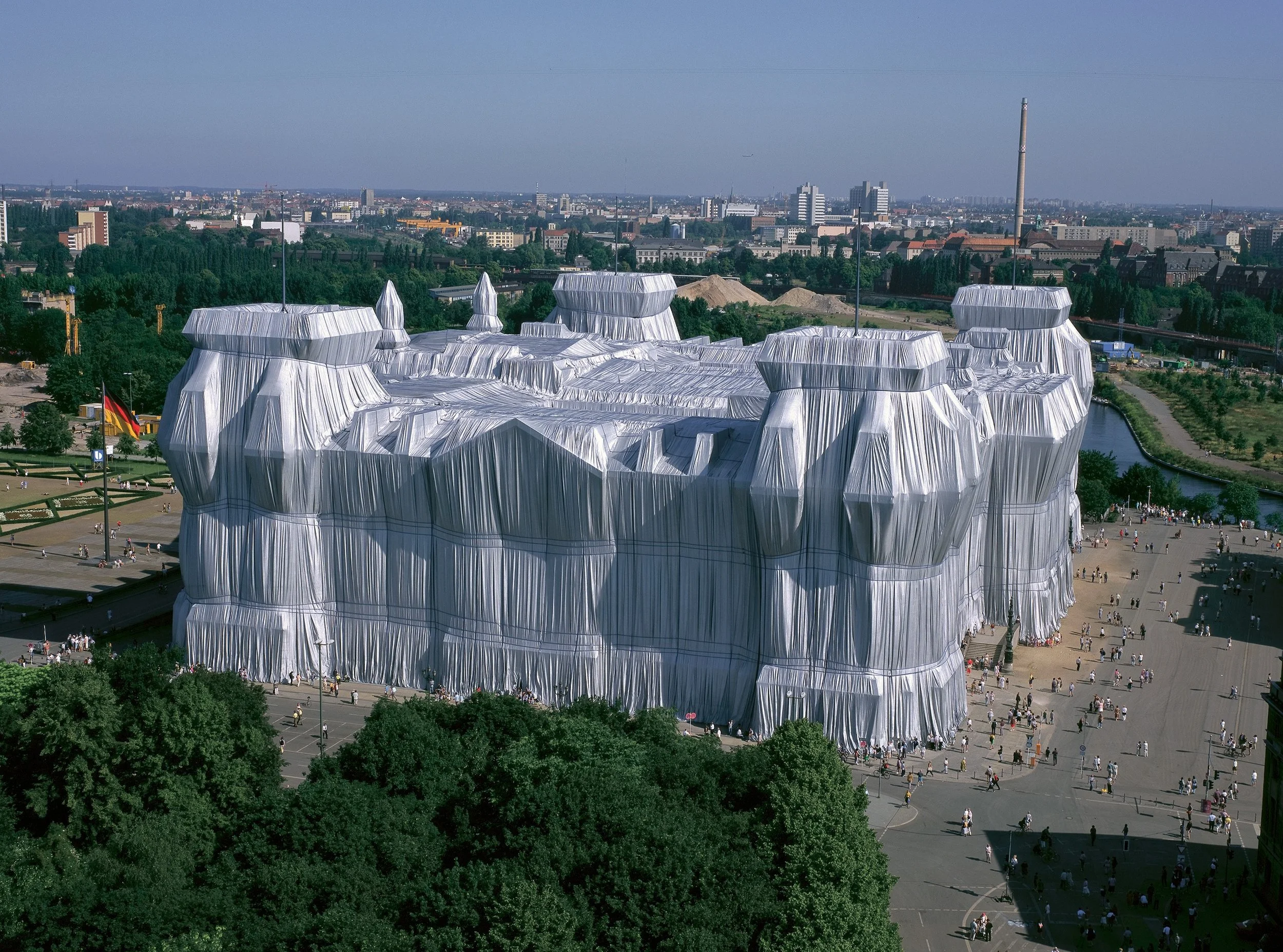 christo_reichstag2.jpeg