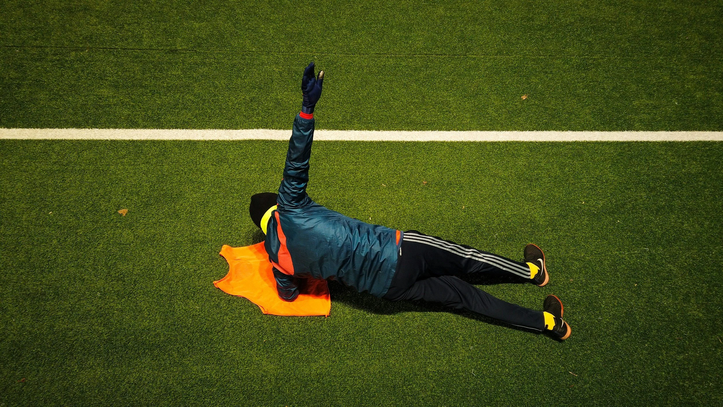 躺赢 (tǎng yíng)