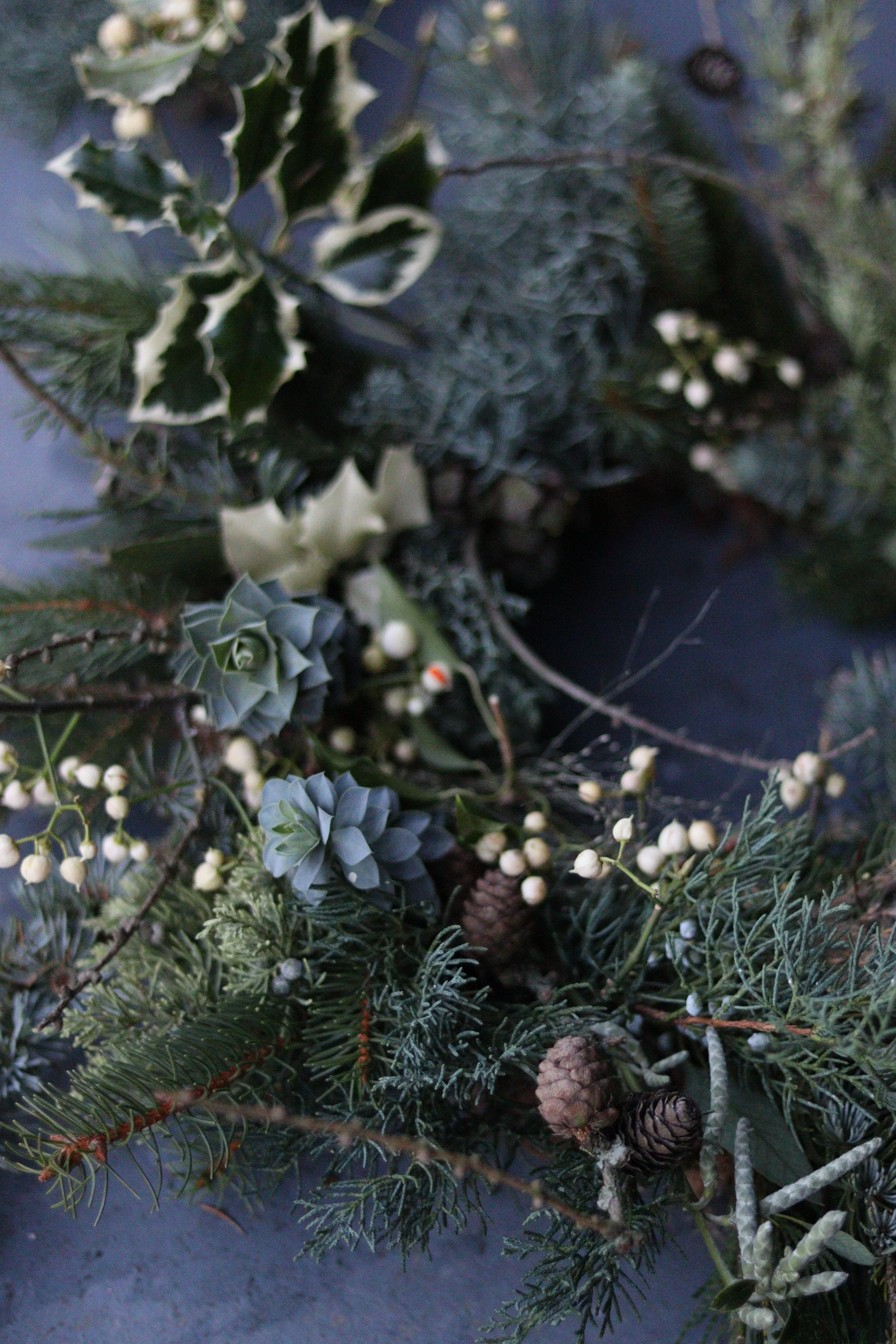 Christmas wreaths with unusual ingredients