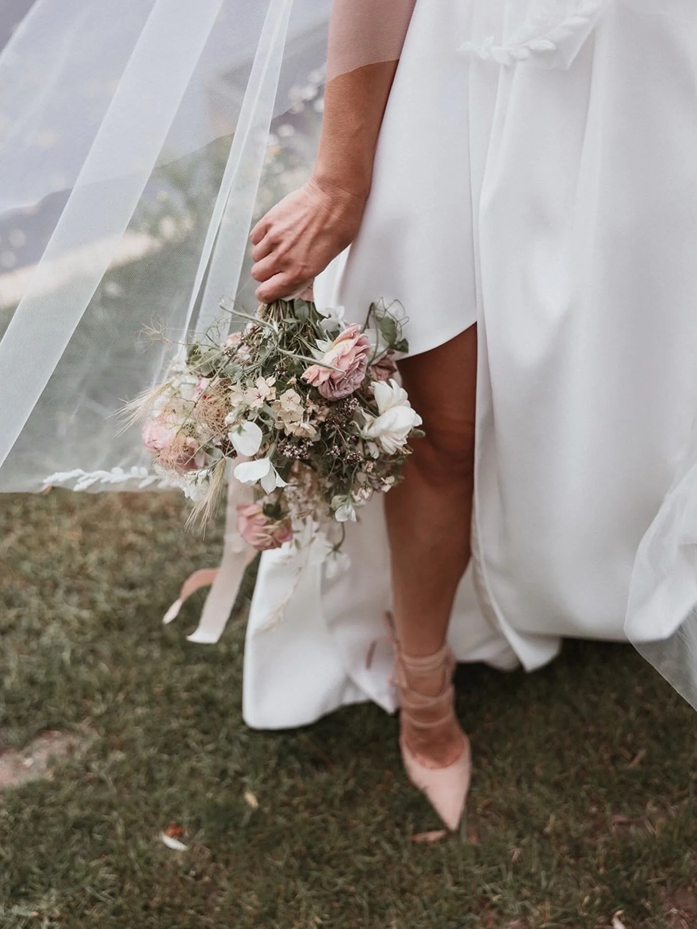 Day 3. Flowers and feet. 

The colour coordination between the shoes and the koko loko roses is 👌

Photo @lukehayden 
Flowers me
Feet the fabulous Lucy.