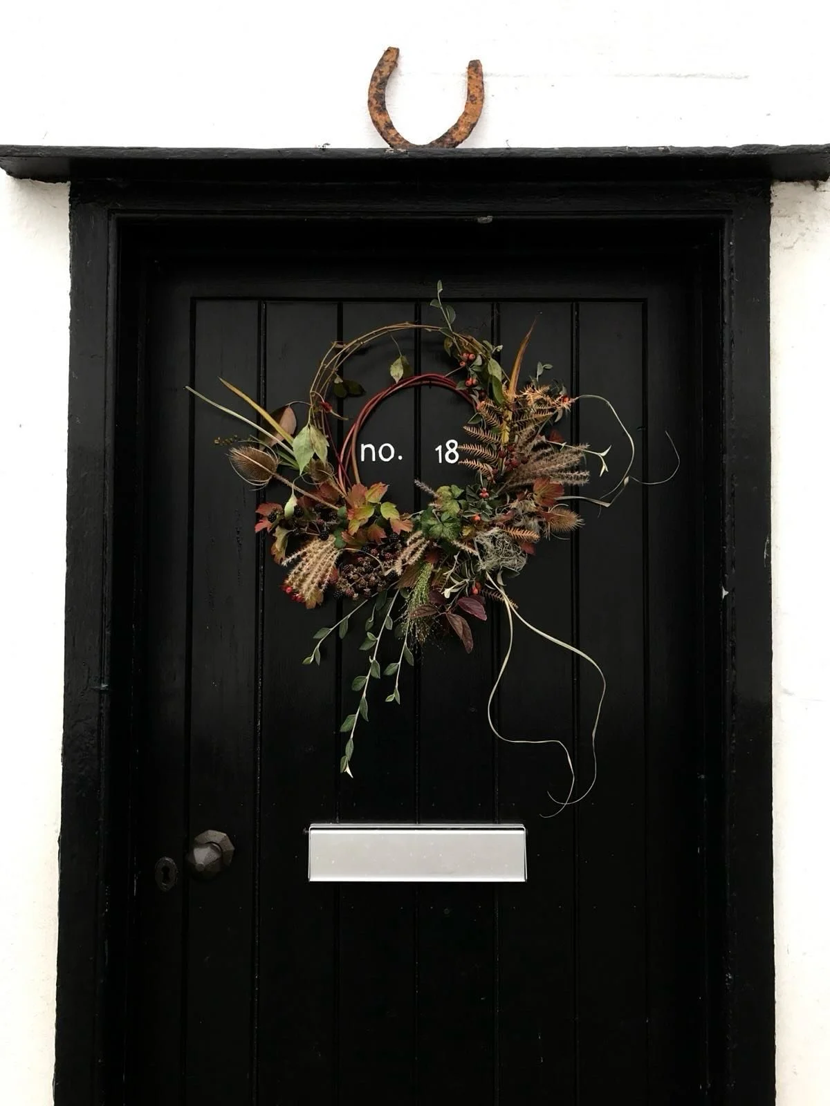 A wreath. Just not yet a festive one&hellip;

(Although if you go to my bio you might find one if that sort of thing is of interest&hellip;)

Photo by @annasflowerfarm 

#seasonledfloristry #autumn #wildstems #wreath #locallygrown #cambridge #cambrid