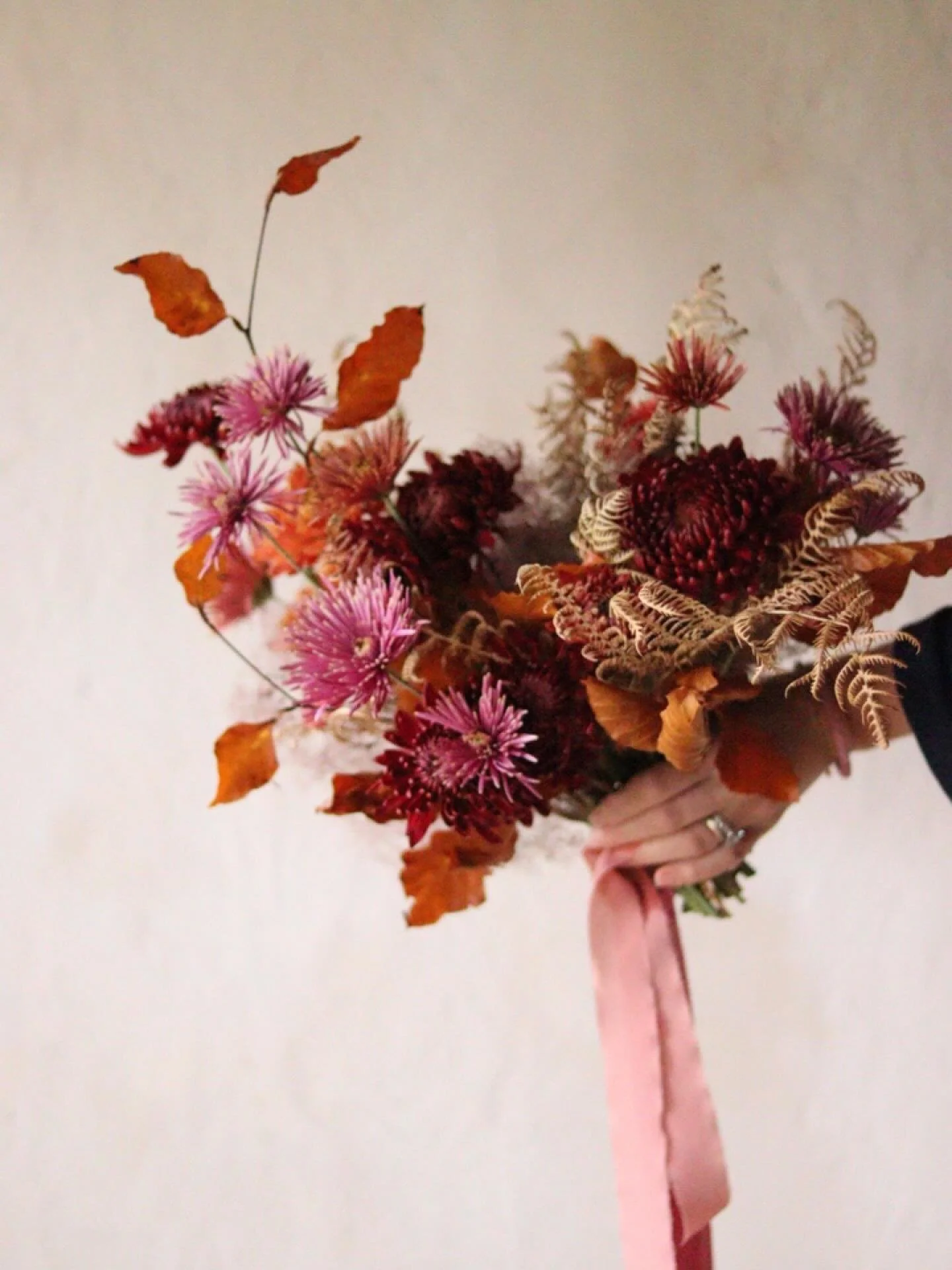 Sneaking in by the skin of my teeth with today&rsquo;s post. Day 12 of 14. 

People always ask me, but what do you do for flowers now? Well, for November it&rsquo;s all about the chrysanthemums. 

A bridal bouquet from early November for Katy. 

#sea