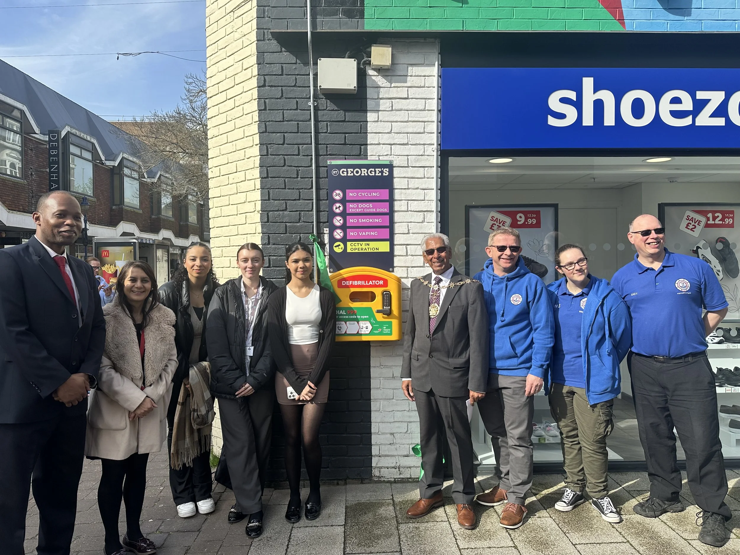  New defib machine in town centre installed by young people