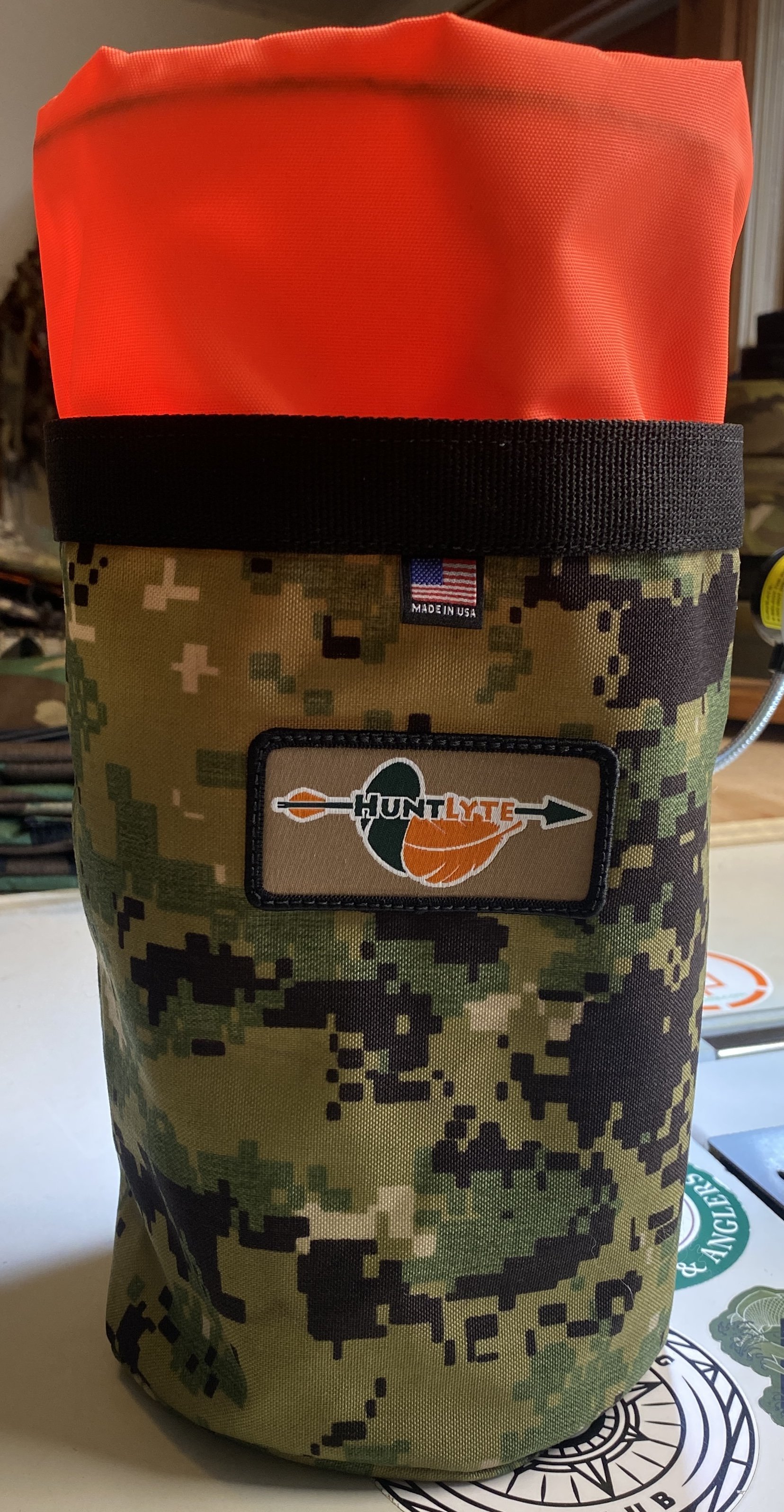 Lightweight dump pouch for hunting