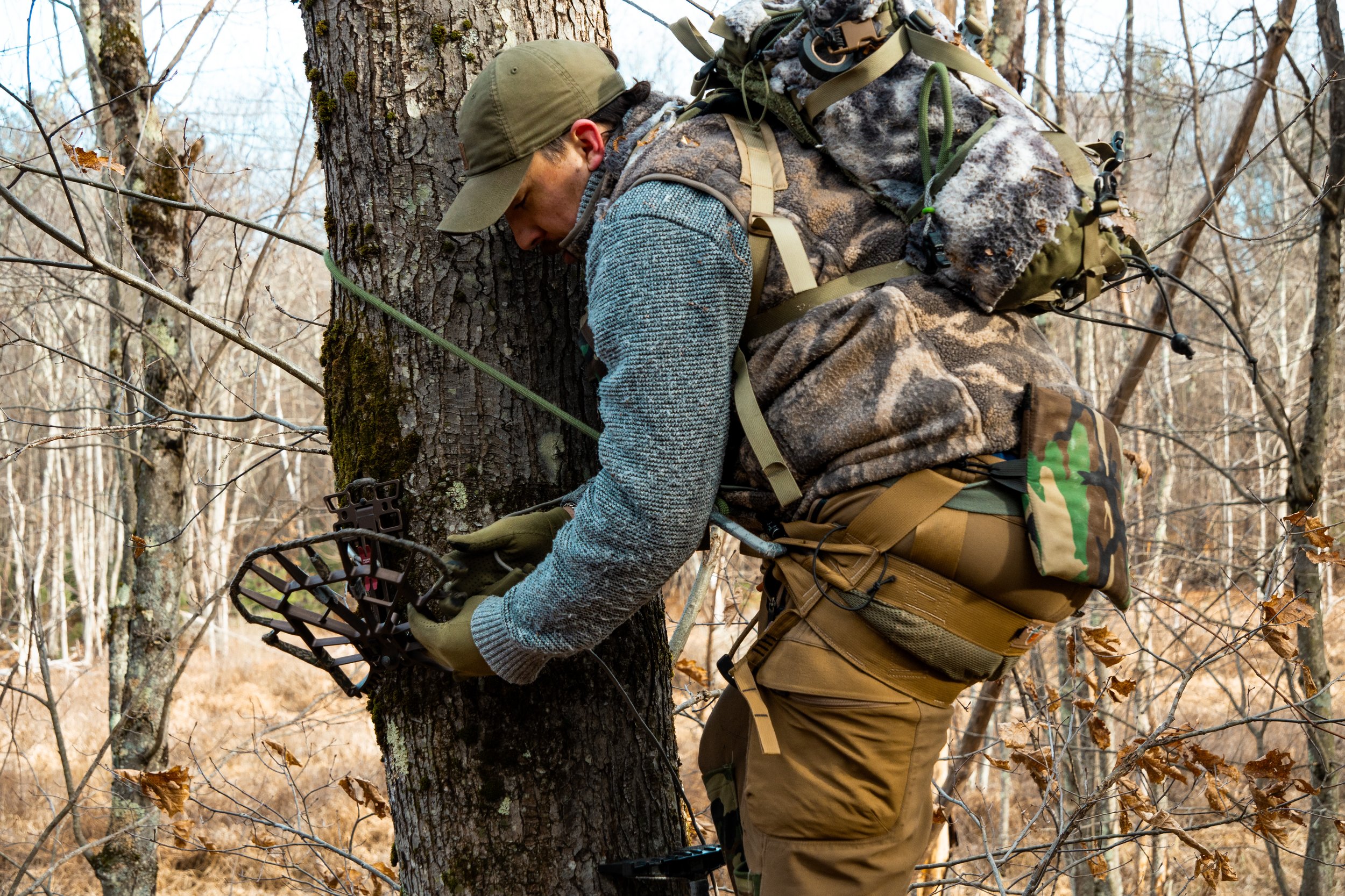 Light weight tree hunting gear