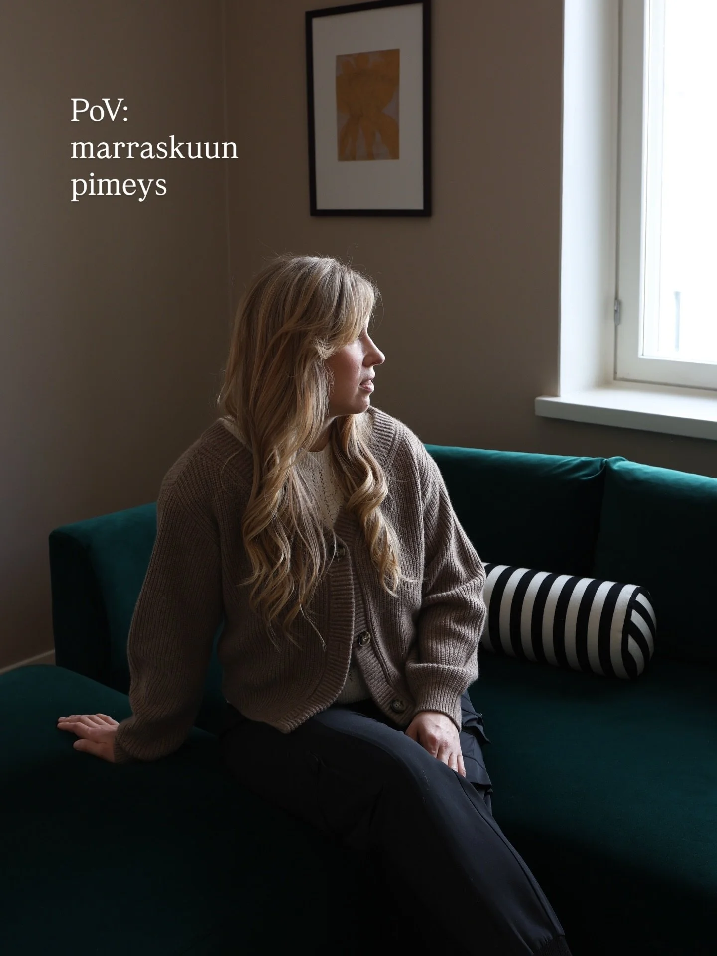 PoV: marraskuun pimeys saa mut tuntemaan itseni jotenkin n&auml;kym&auml;tt&ouml;m&auml;ksi. Se tekee musta hiljaisemman version itsest&auml;ni. Olin jo ihan fiiliksiss&auml; ensilumesta. Mites siell&auml;?