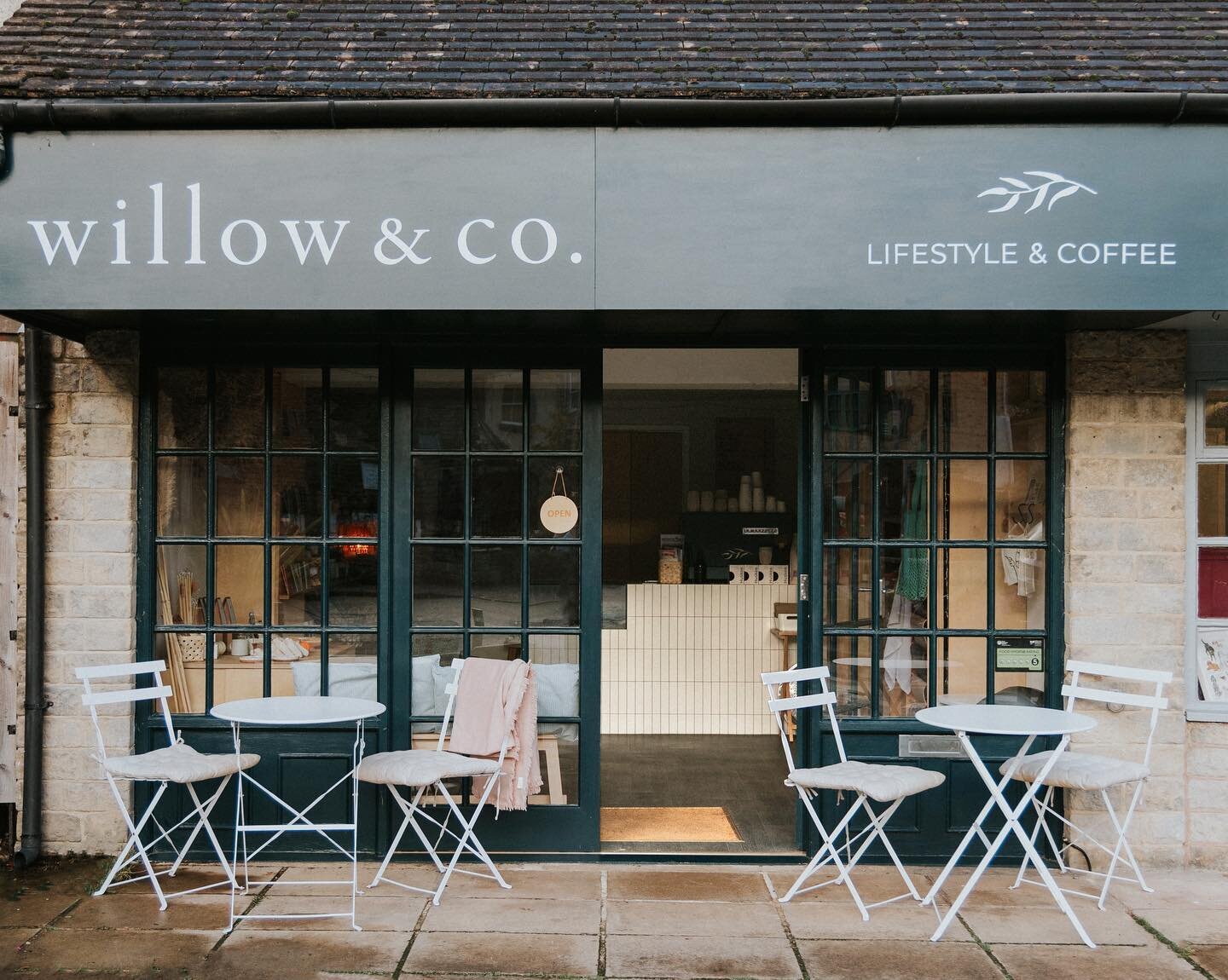 It&rsquo;s almost Friday!!! 

📷 by @sarahbuttonphoto 

#theweekend #coffeetime #coffeeshopsoftheuk #smallcoffeeshops #tinyshops #stroud #nailsworth #thecotswolds #visitthecotswolds #lifestyleandcoffee